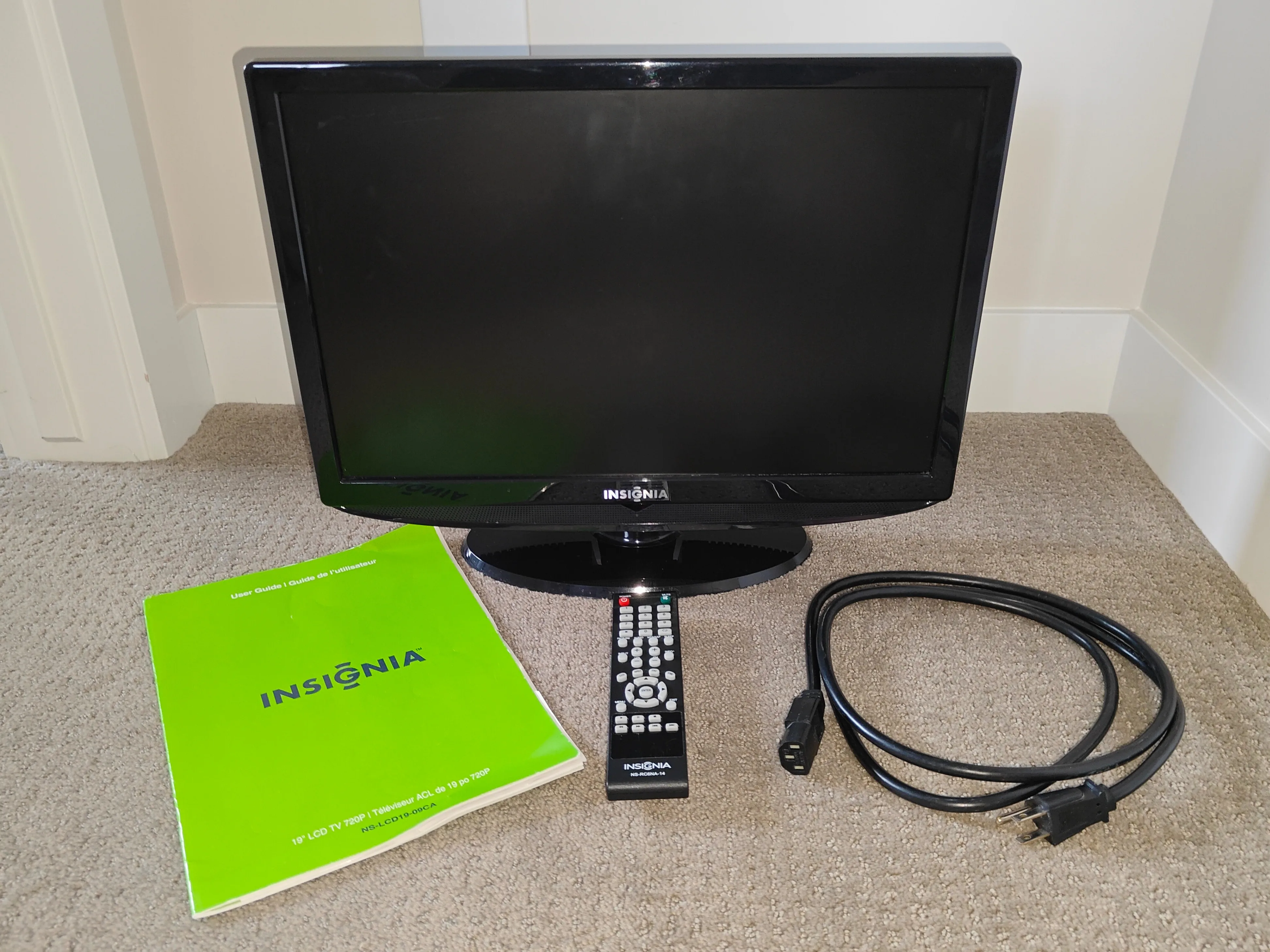 Insignia 19" LCD Television TV - NS-LCD19-09CA thumbnail