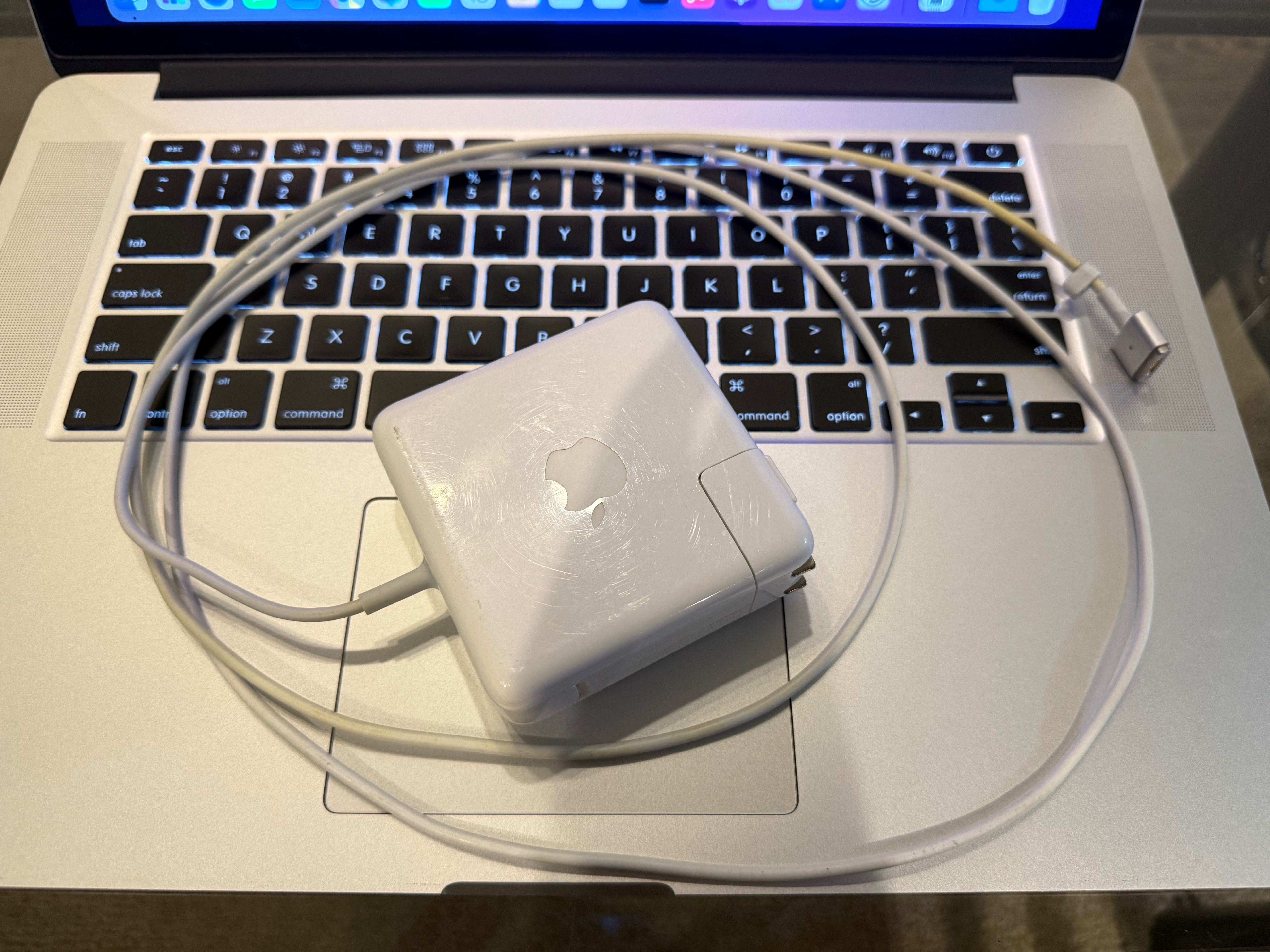 Mid-2015 Macbook Pro 15 inch (2.5Ghz, Radeon R9, 512GB) - photo 4