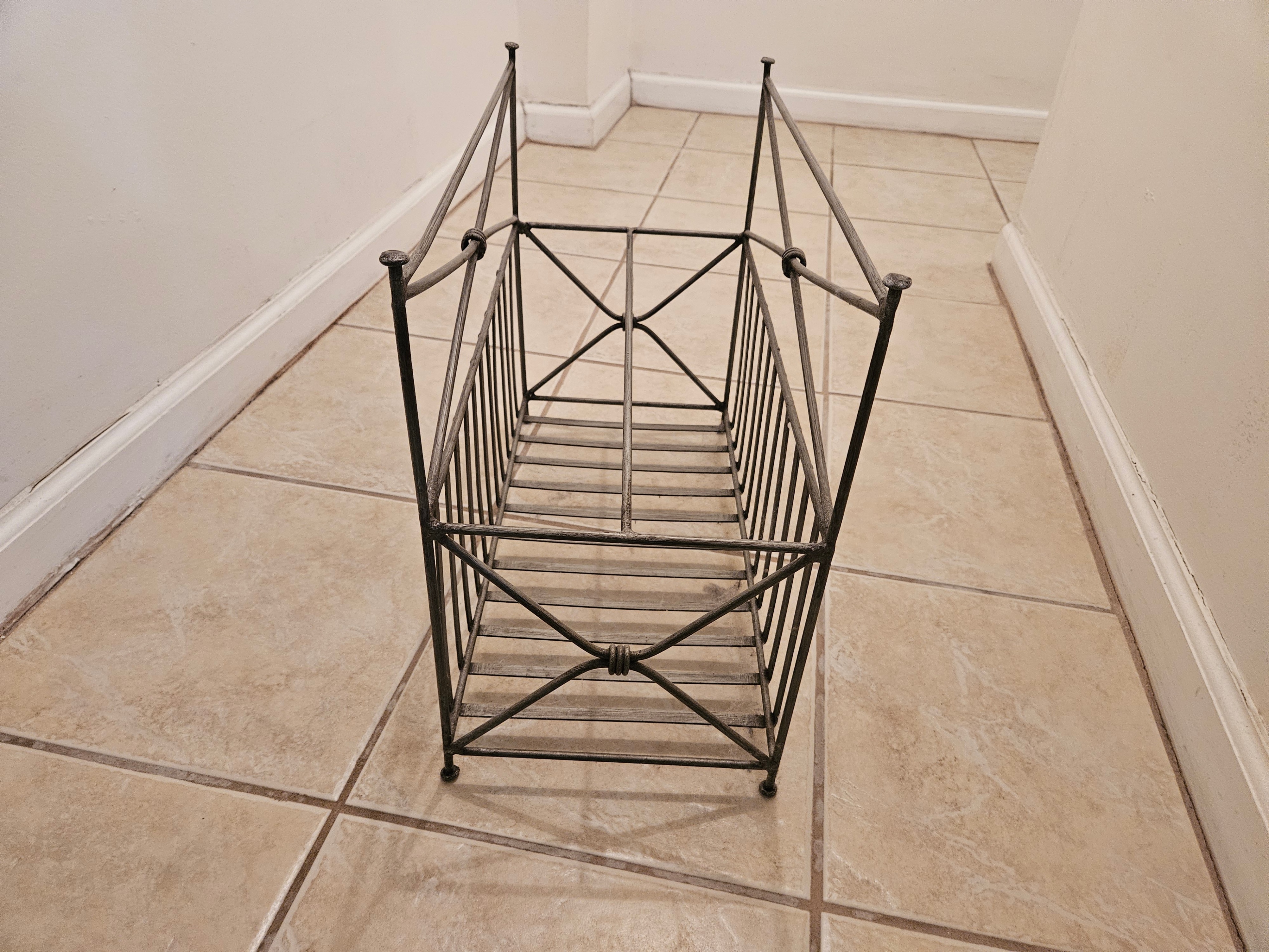 Metal Magazine Rack - photo 3