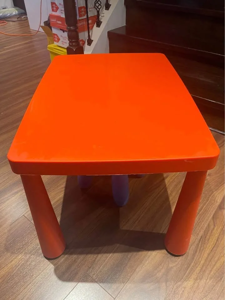 IKEA children’s table with one stool, great condition image indicator(3)