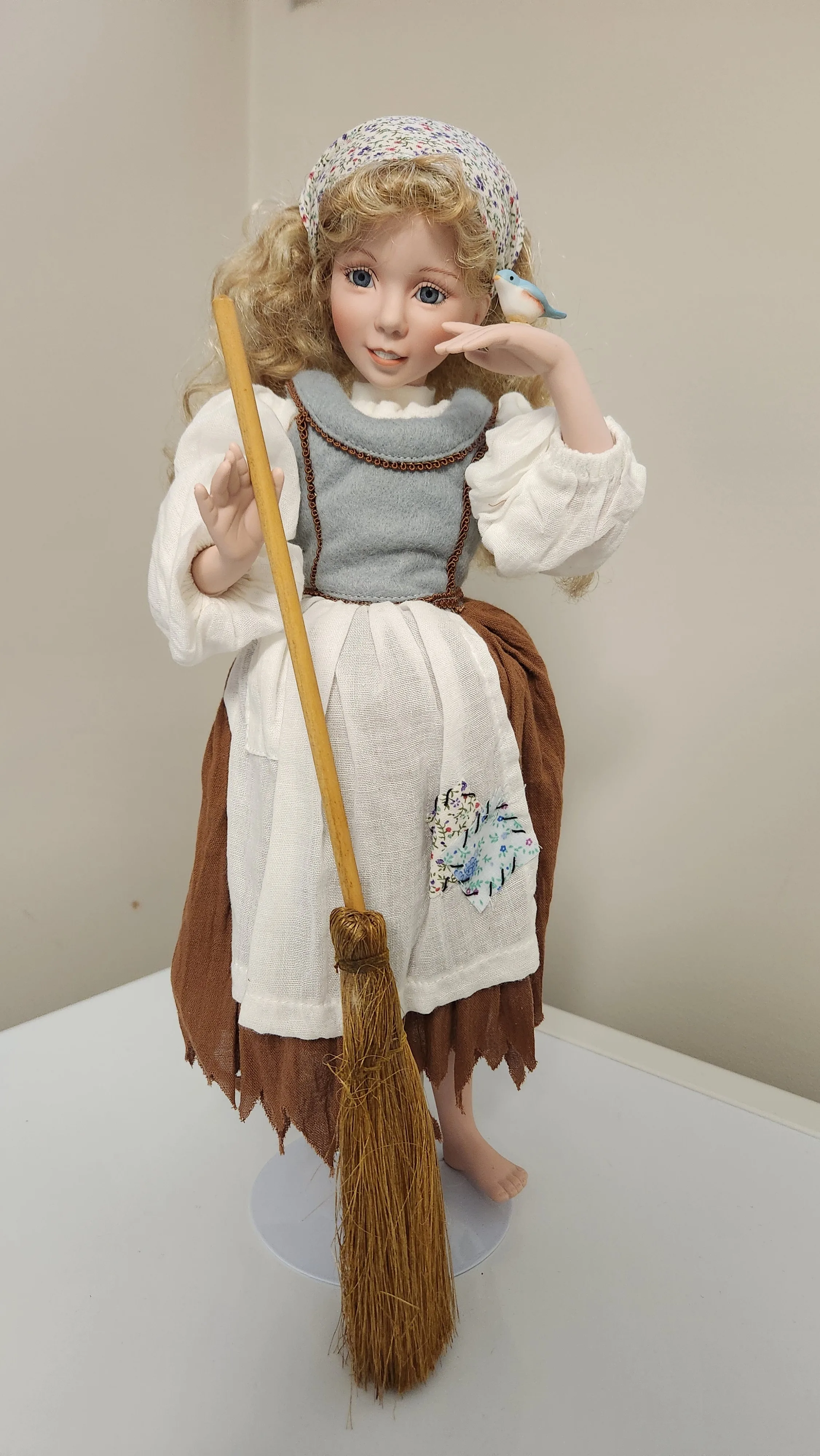 Ashton Drake Ceramic Dolls image indicator(2)