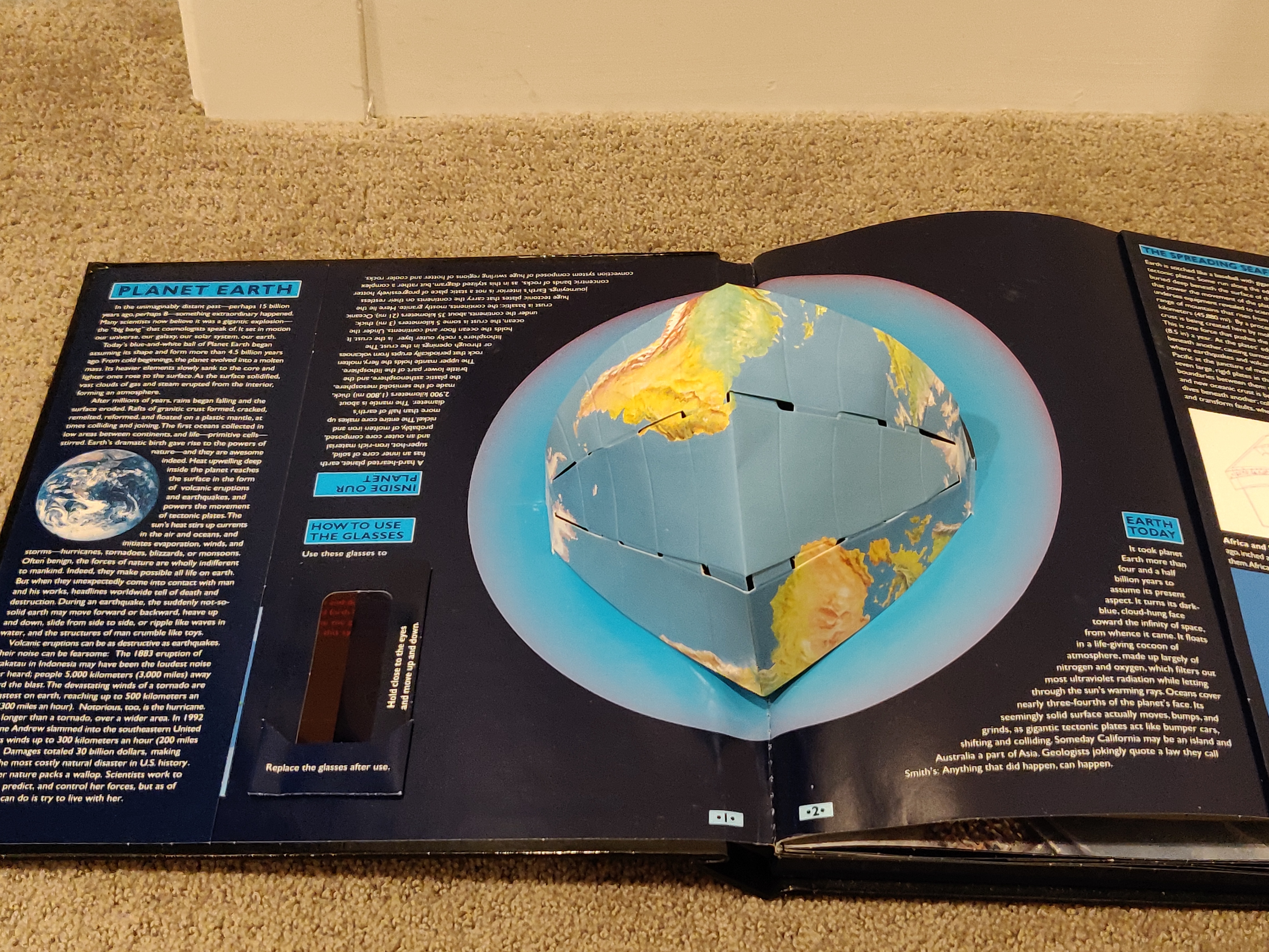 National Geographic Earth Pack: A Three-Dimensional Action Book - photo 4