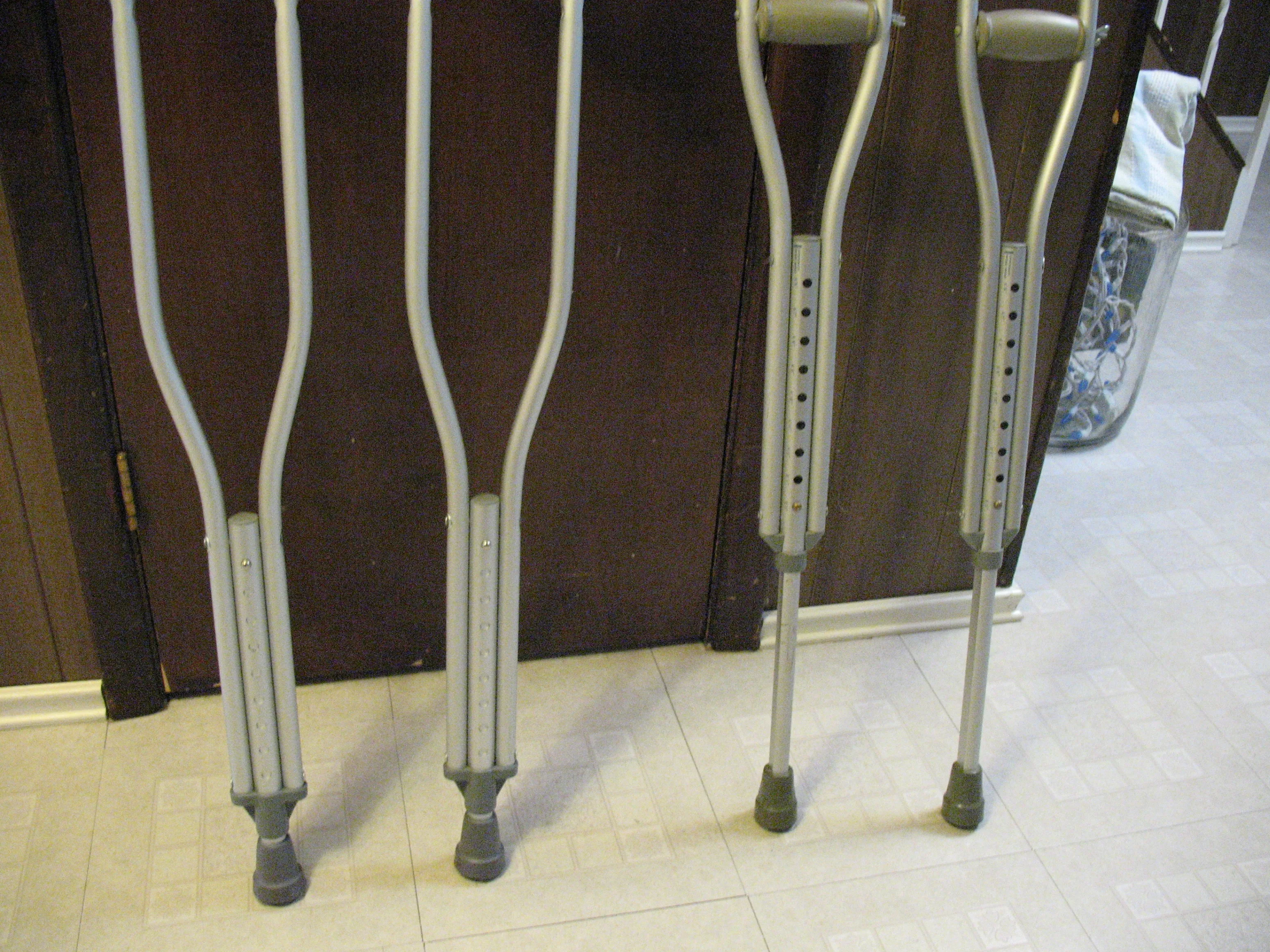Crutches for Adults and Children, LIKE NEW image indicator(6)