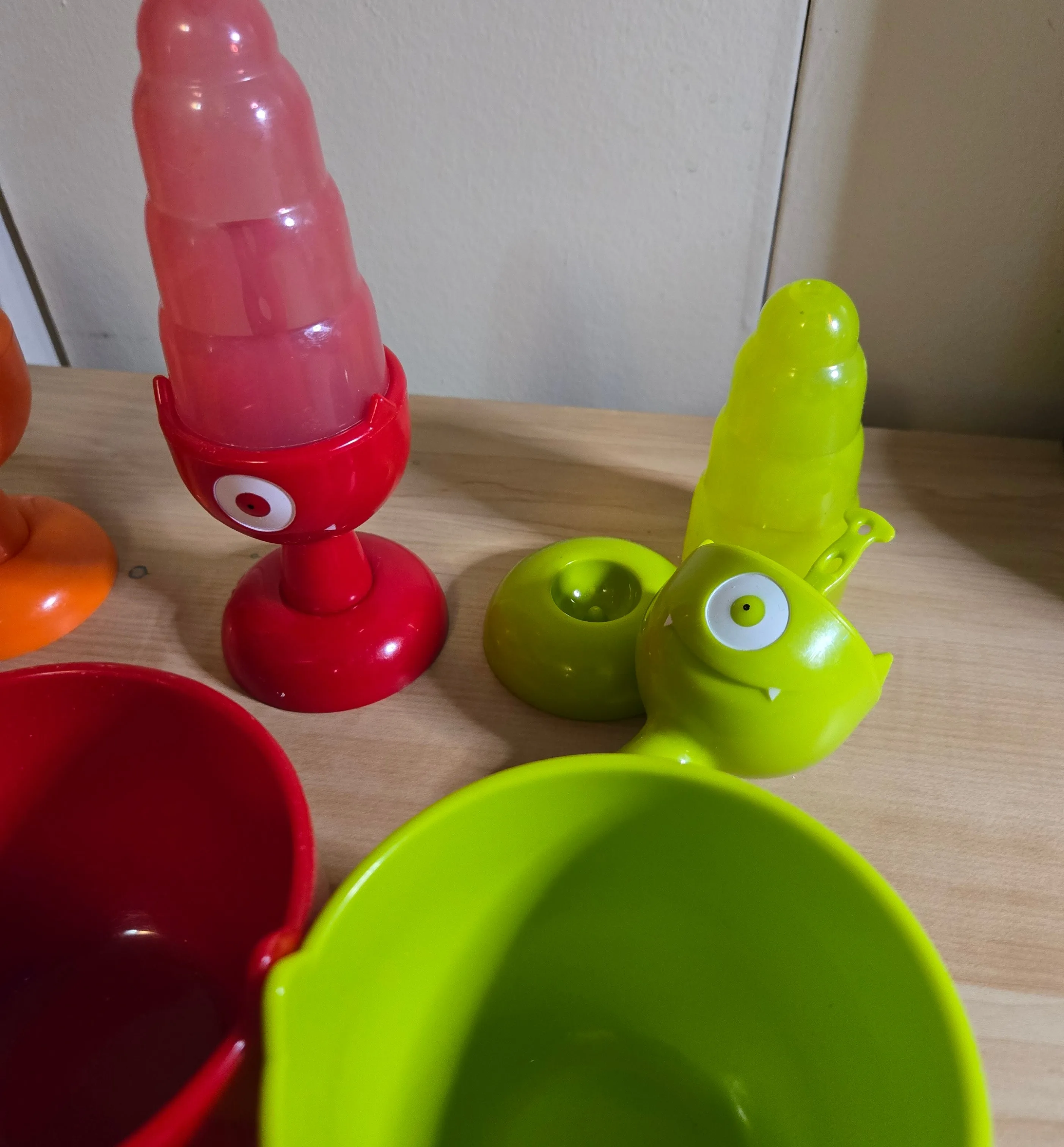 Summer Treats Bowls and Popsicle Makers image indicator(3)