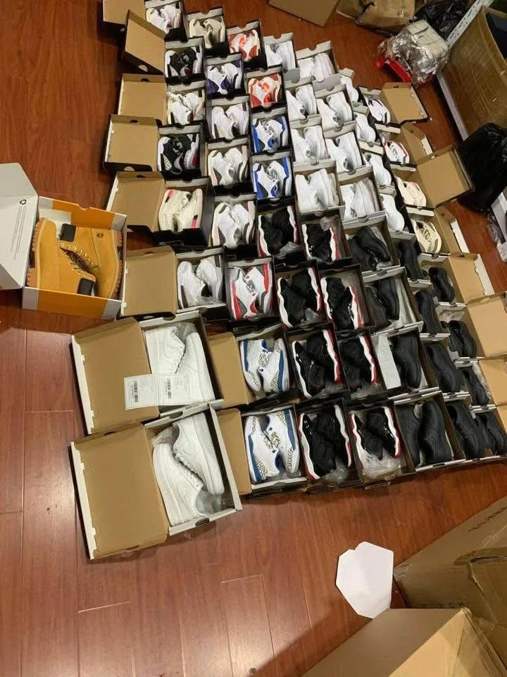 BRAND NEW NIKE JORDANS FOR SALE!! (All Sizes!)($79-169) thumbnail