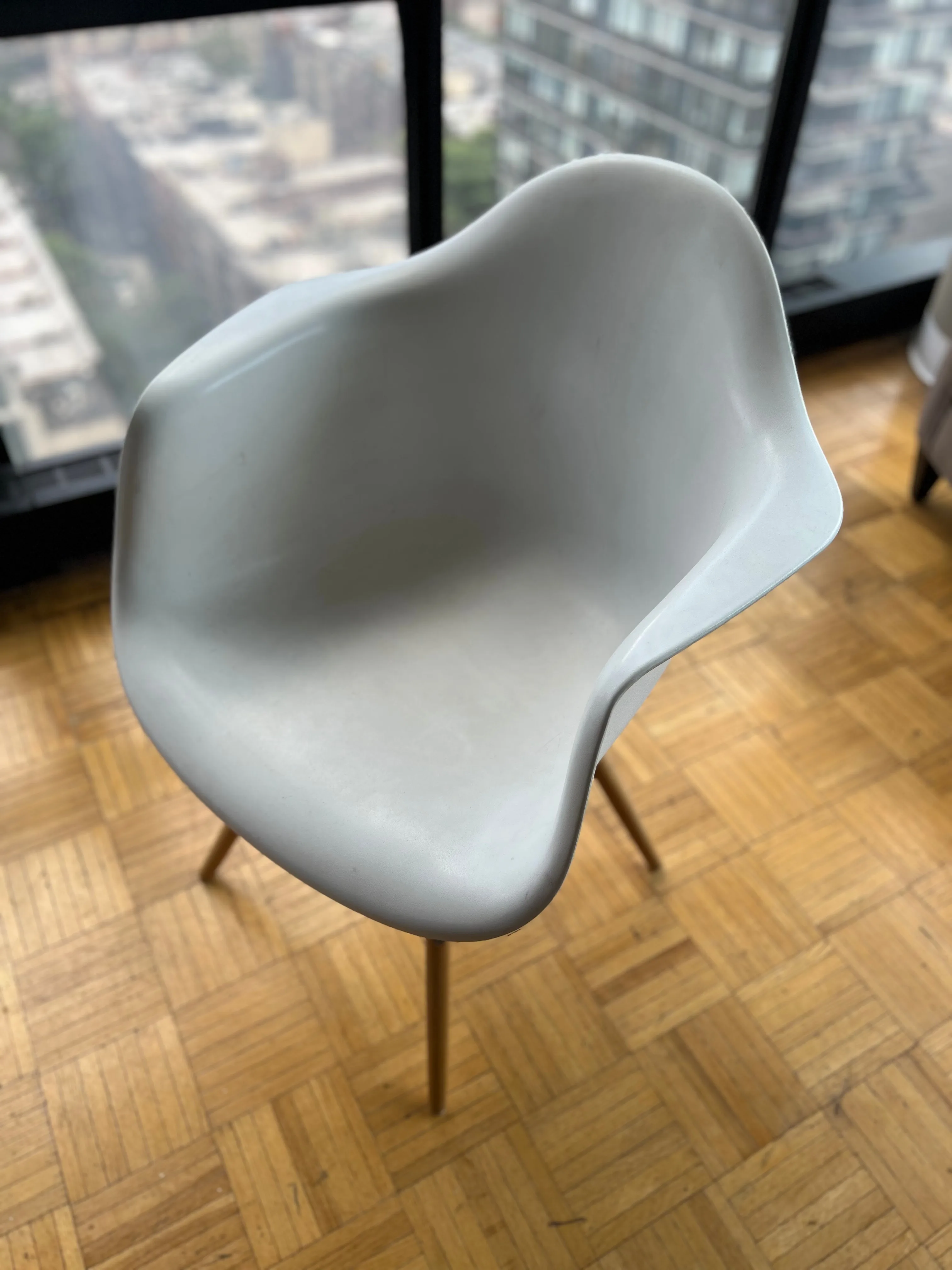 Eames Molded Plastic Chair Replica thumbnail