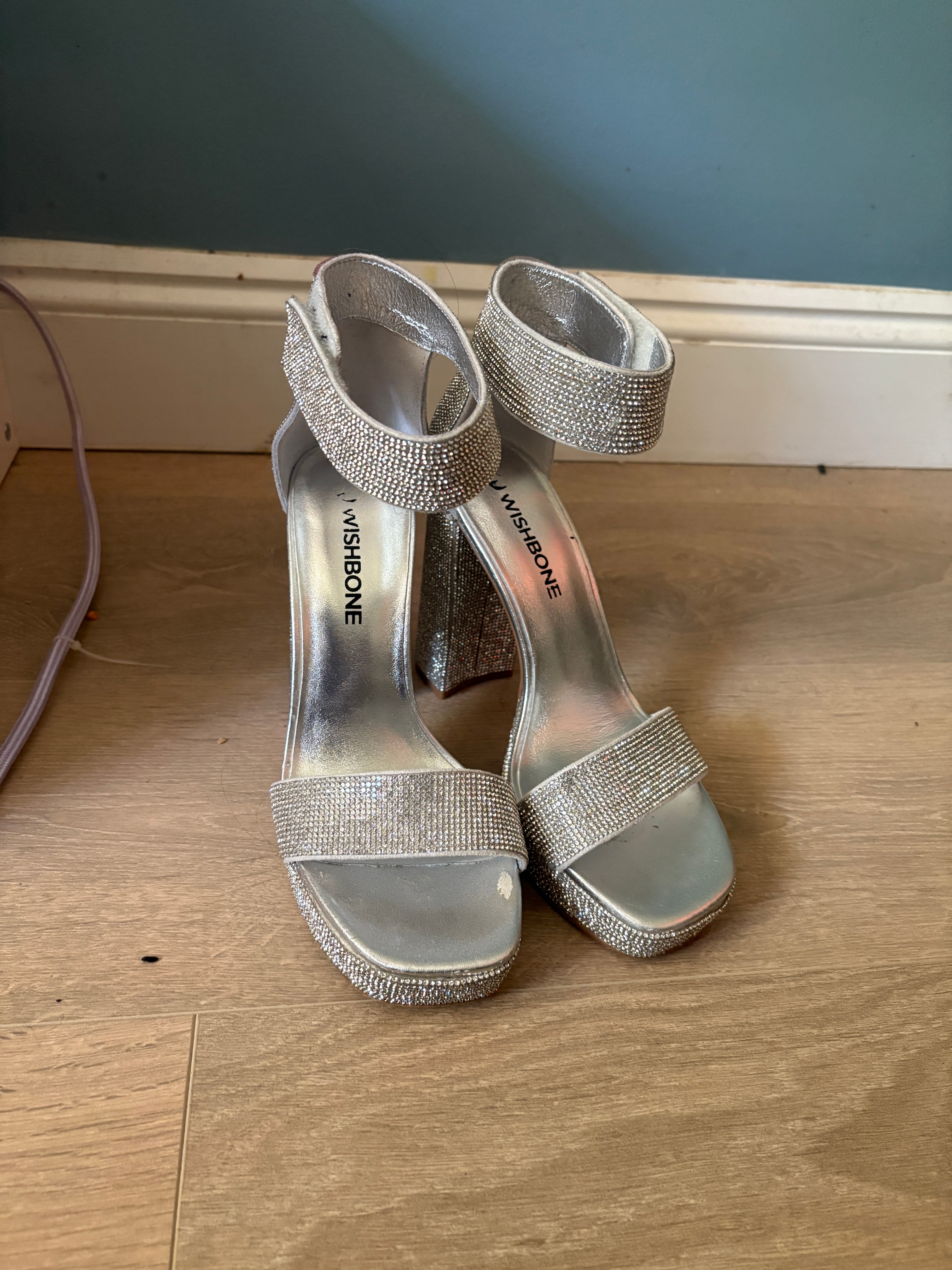 Wishbone Gina Silver Crystal Heels - size 8.5 - photo 3