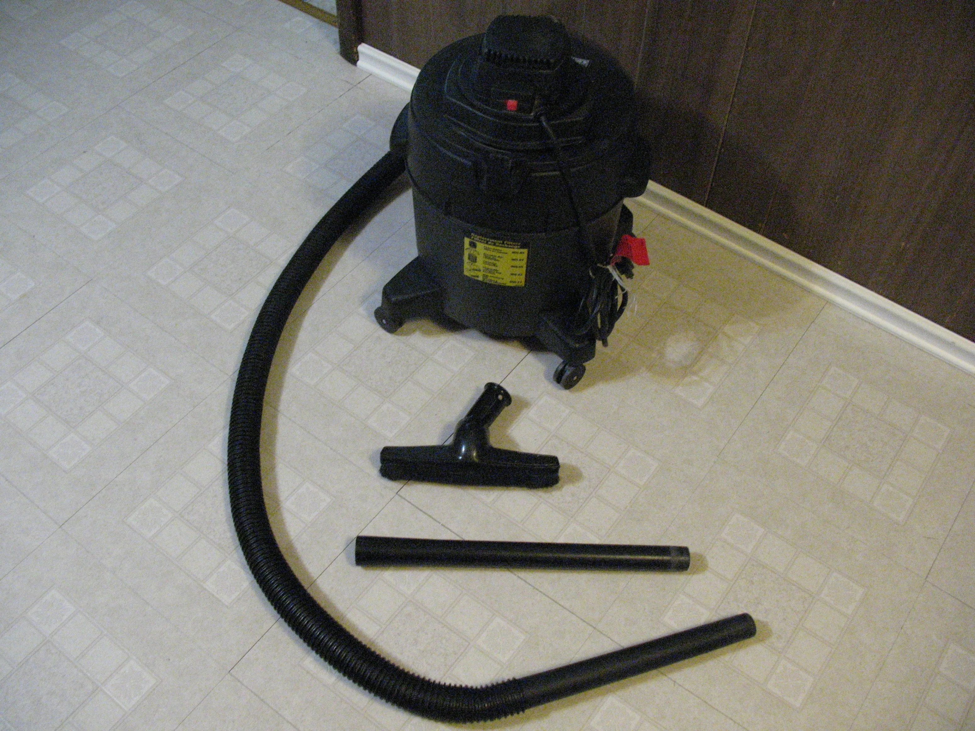 Large Wet/Dry Shop Vac thumbnail