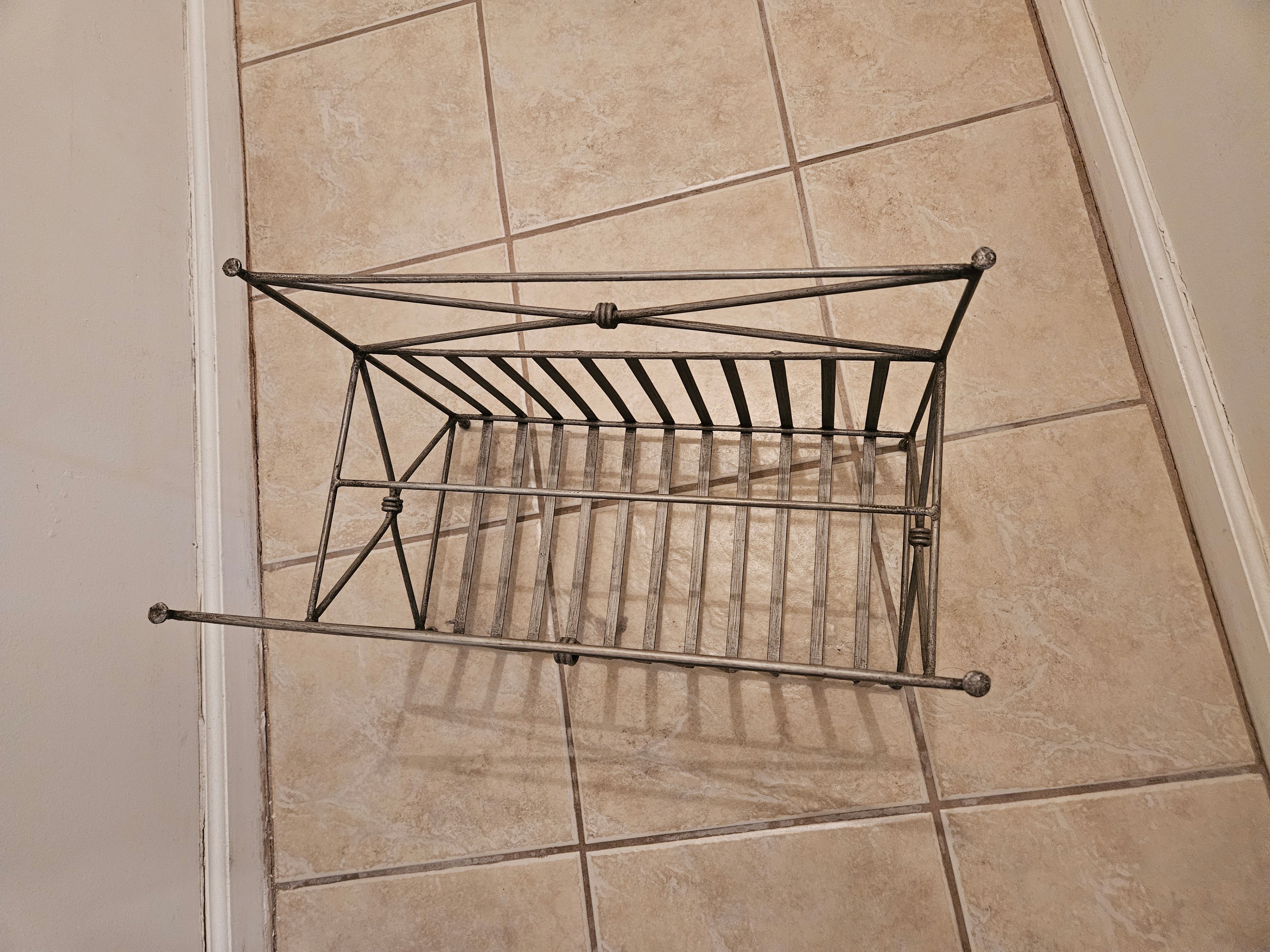 Metal Magazine Rack - photo 5
