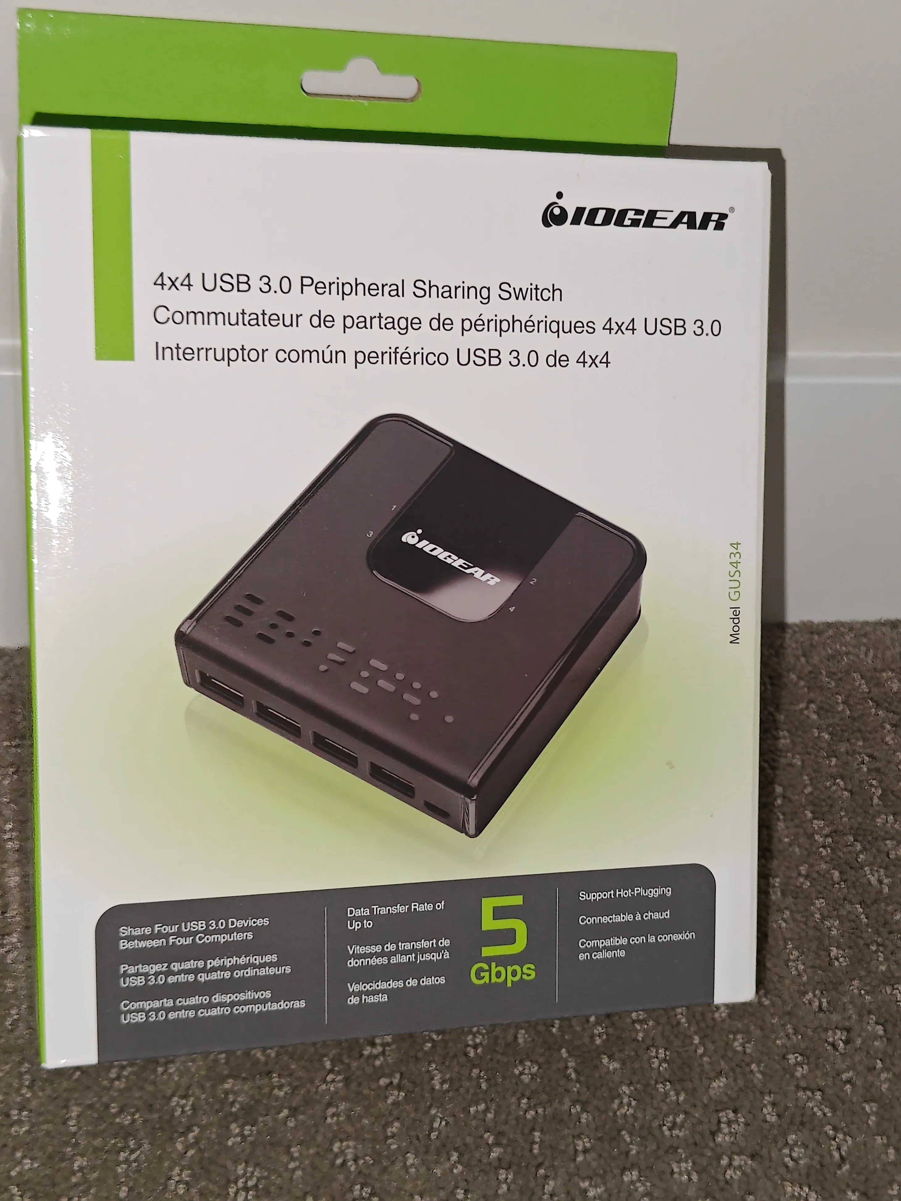 IOGEAR 4x4 USB 3.0 Peripheral Sharing Switch - External - GUS434 thumbnail