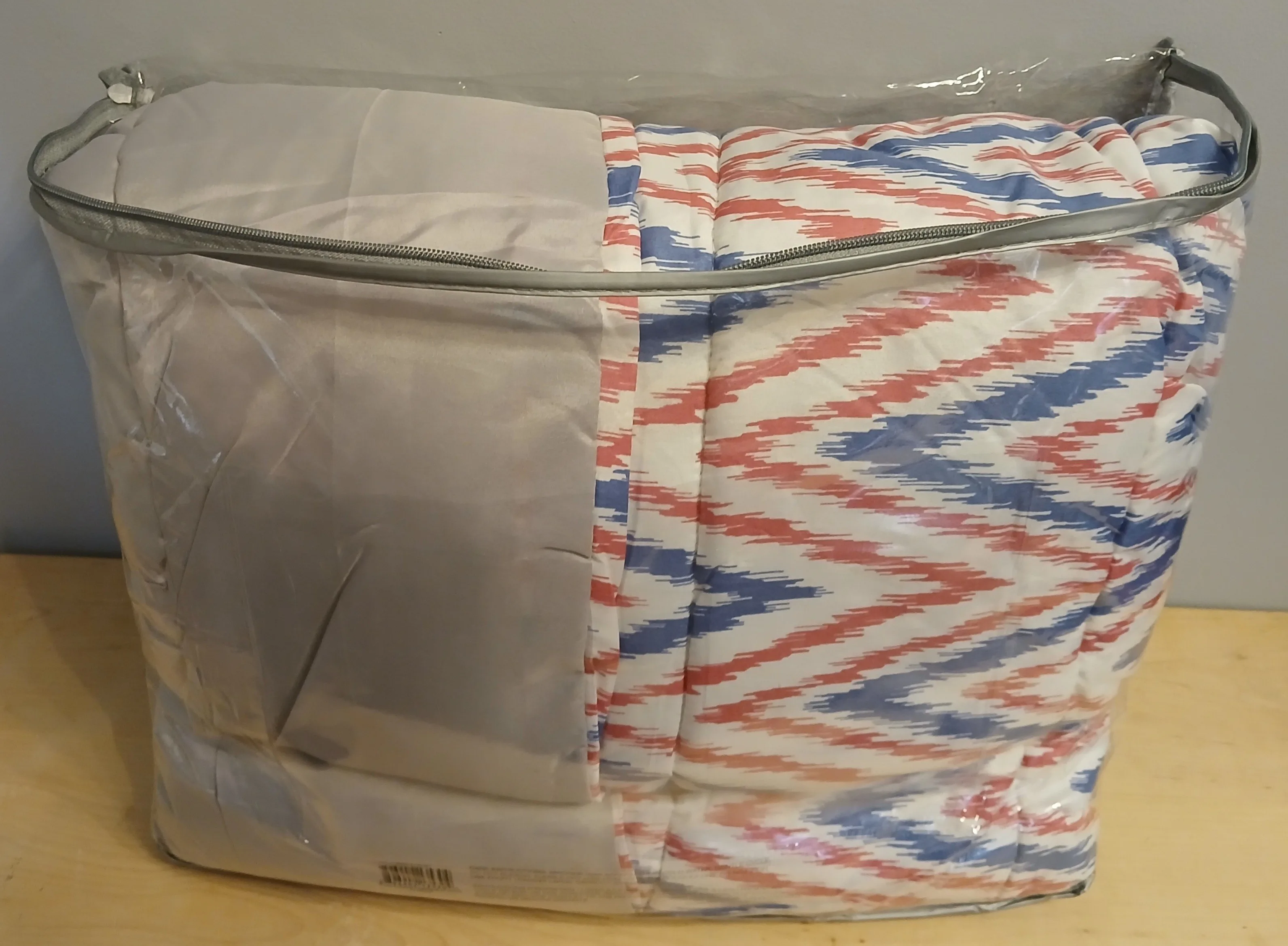 Brand New Reversible twin Comforter – Home Beyond image indicator(2)