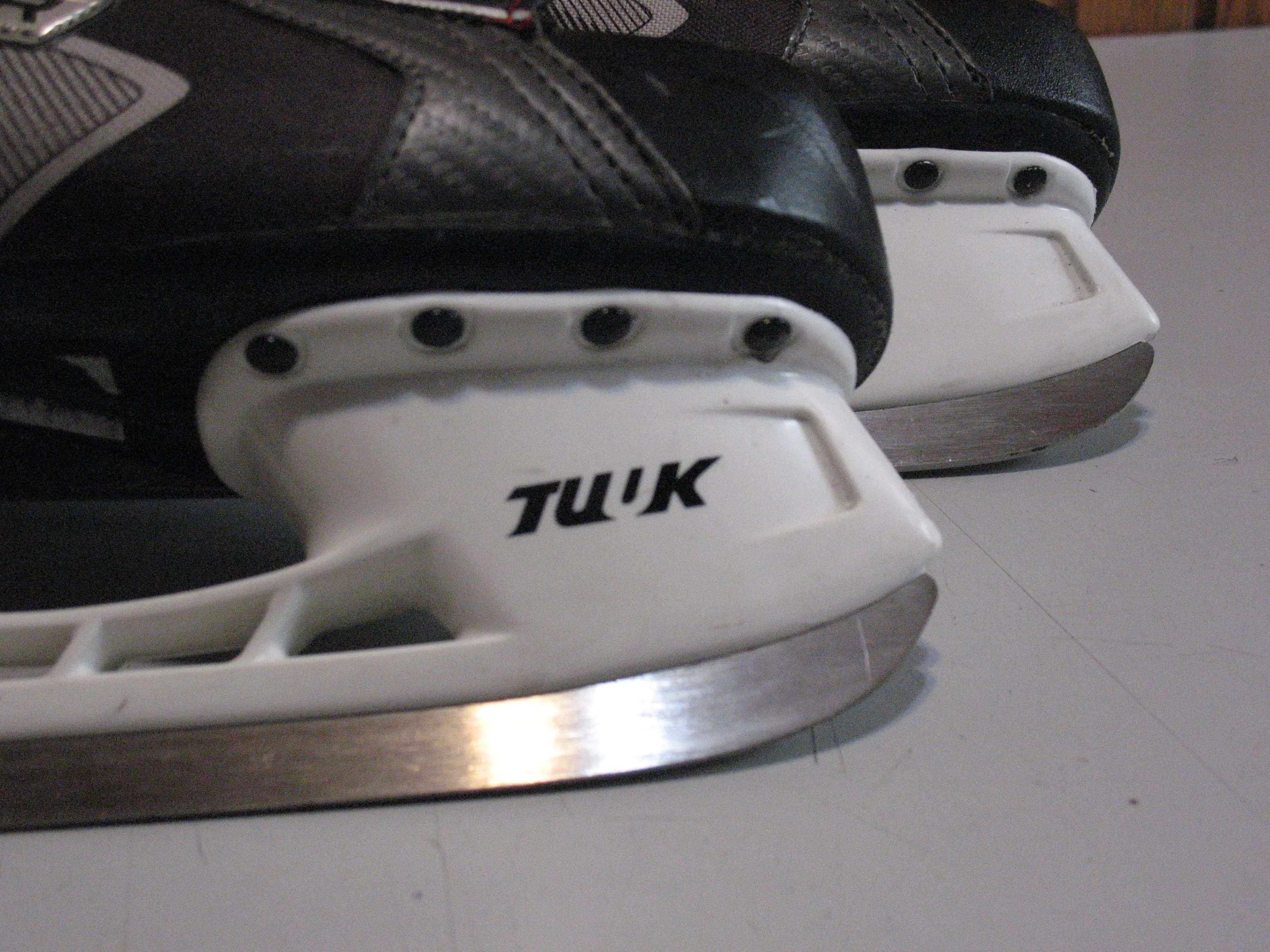 Bauer TUUK Vapor X40 Hockey Skates, Size 7 image indicator(3)
