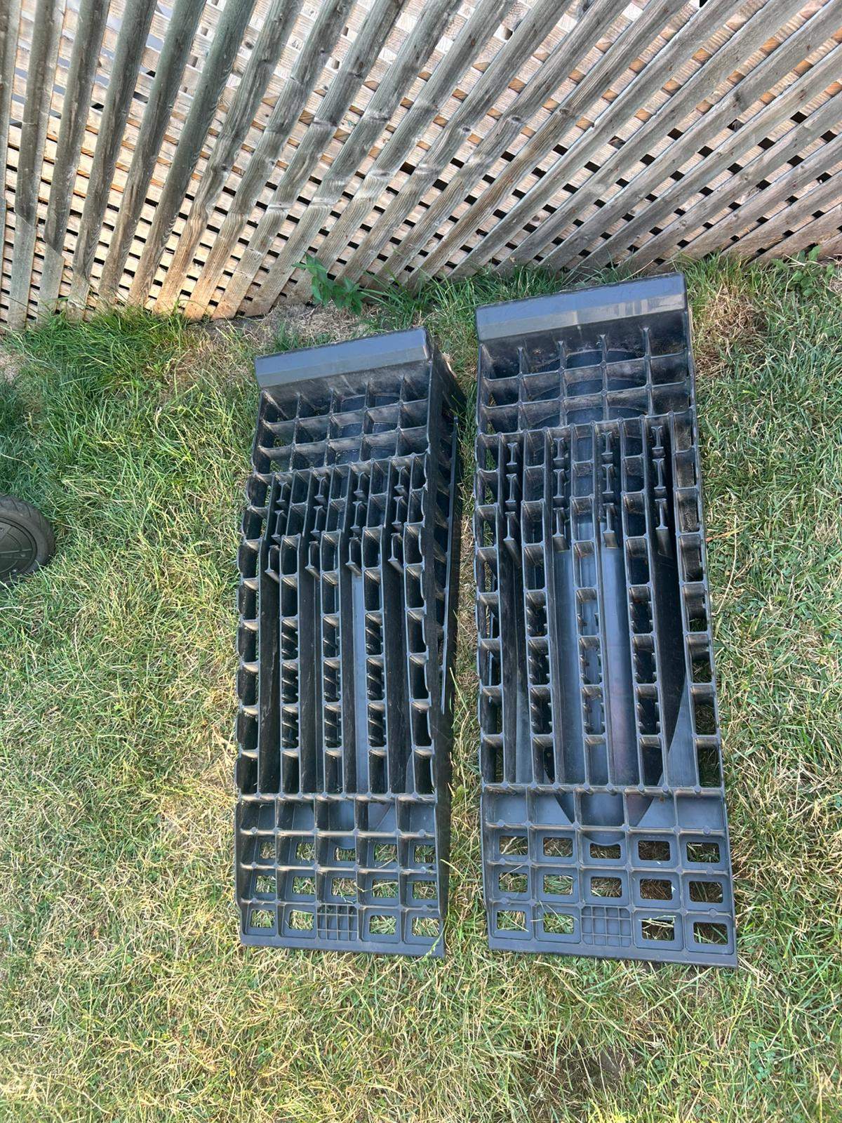 Pair Black Leveling Ramps