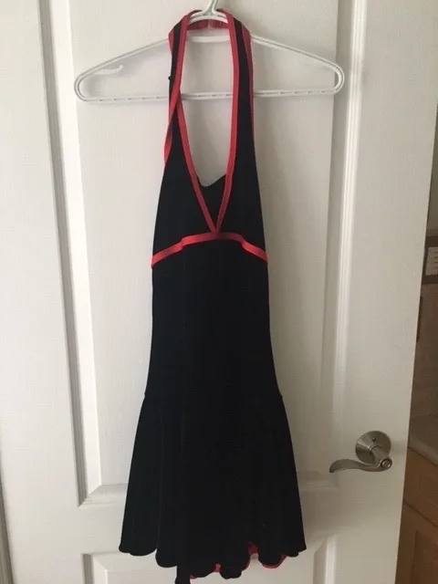 Beautiful Ladies/Girls Figure Skating Dress - Size SMALL thumbnail
