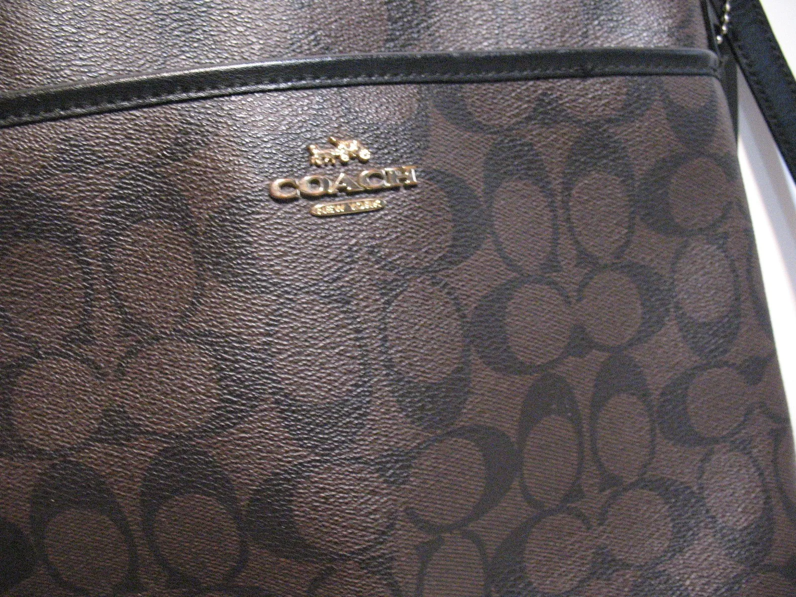 COACH Crossbody Shoulder Bag/Purse, LIKE NEW image indicator(10)