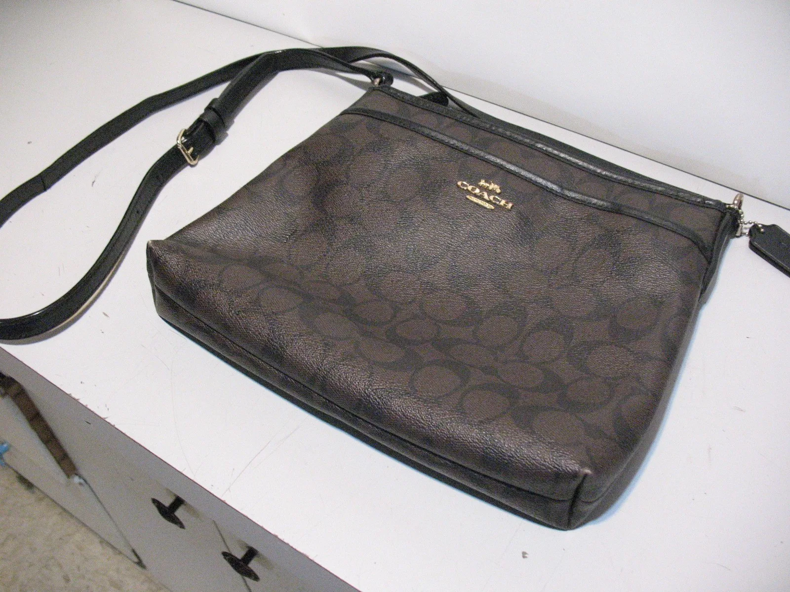 COACH Crossbody Shoulder Bag/Purse, LIKE NEW image indicator(3)