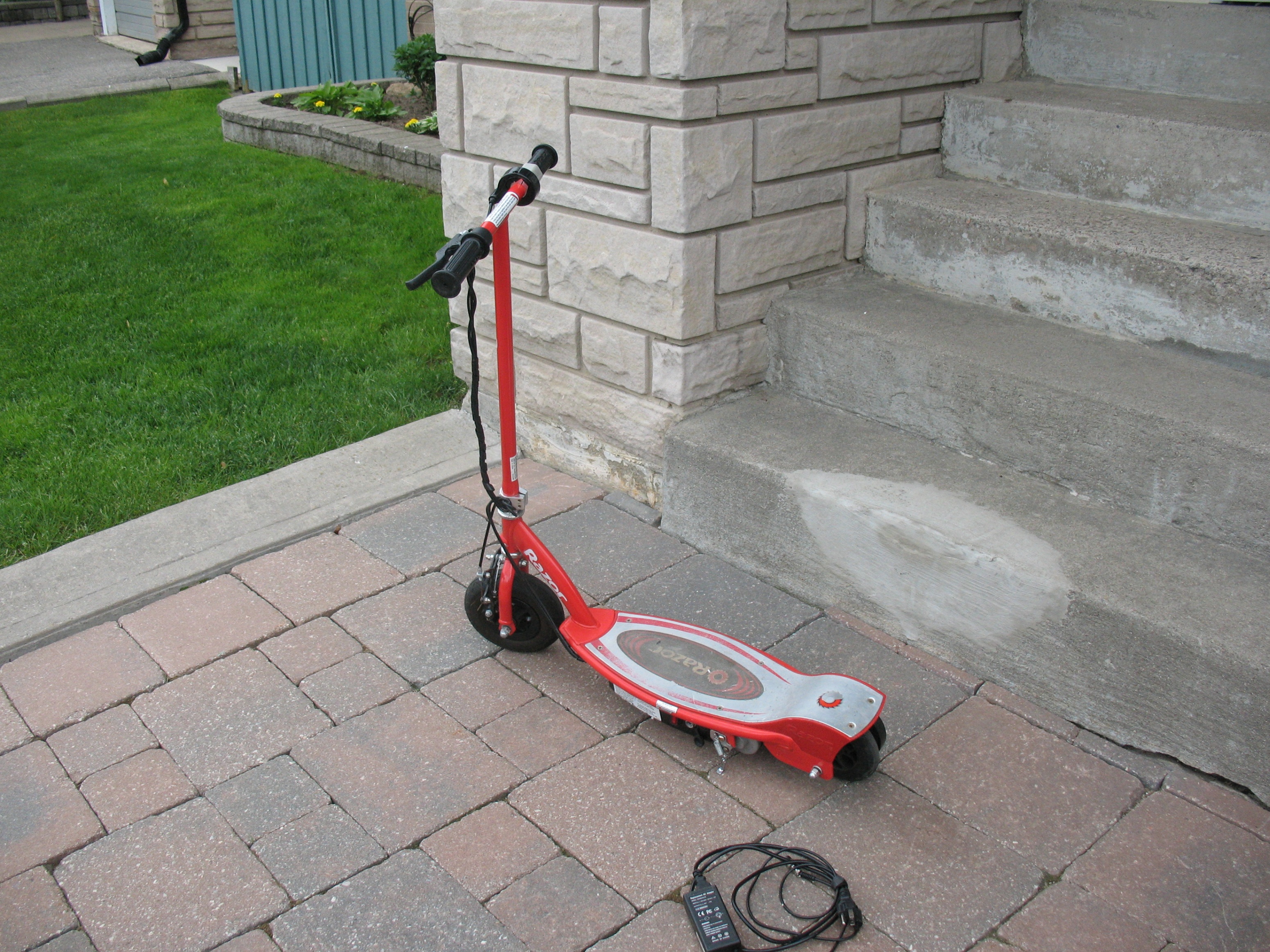E100 Electric Scooter - photo 5