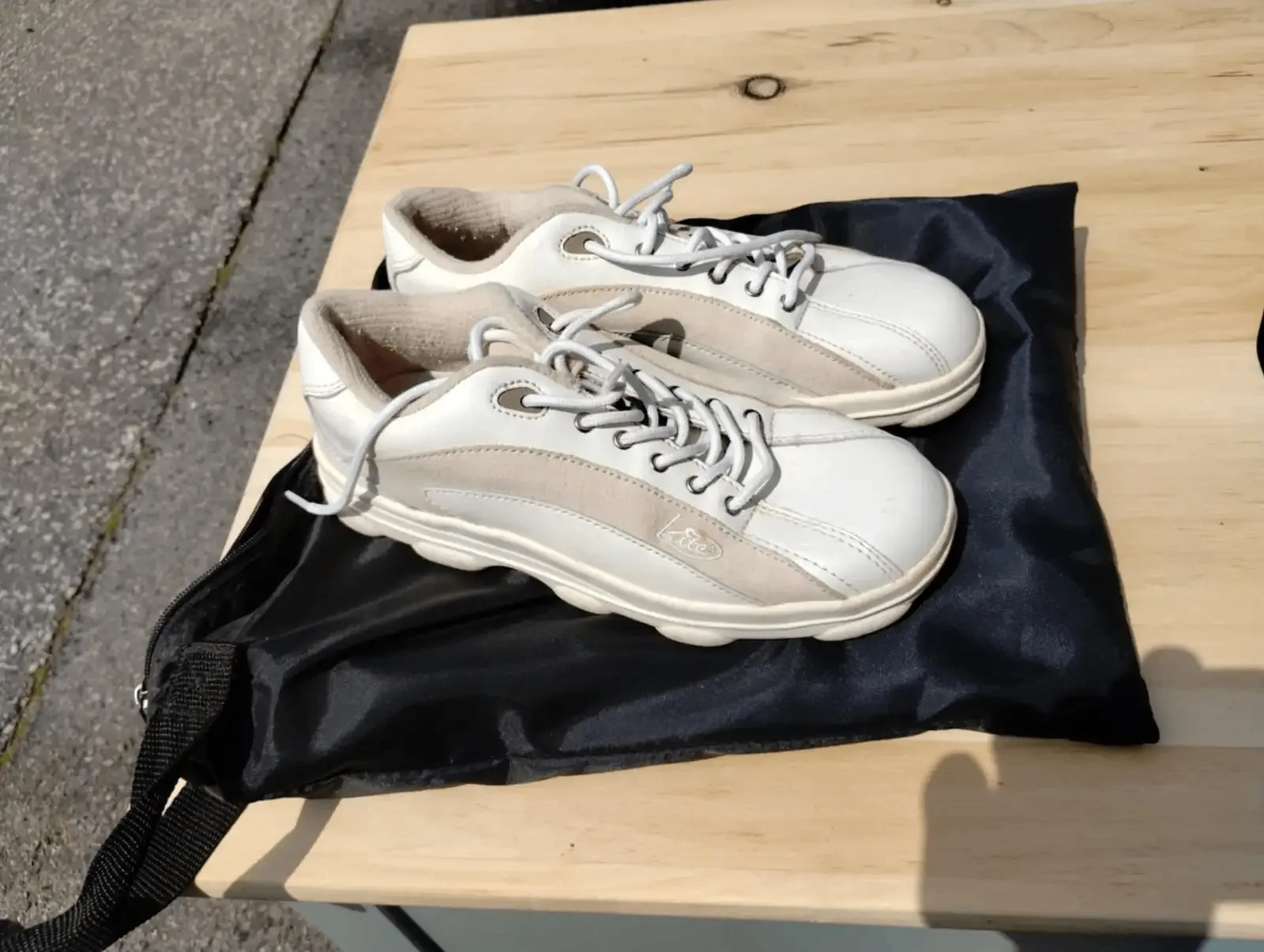 Bite Womens White Golf Shoes Size 9Comes with bag. thumbnail