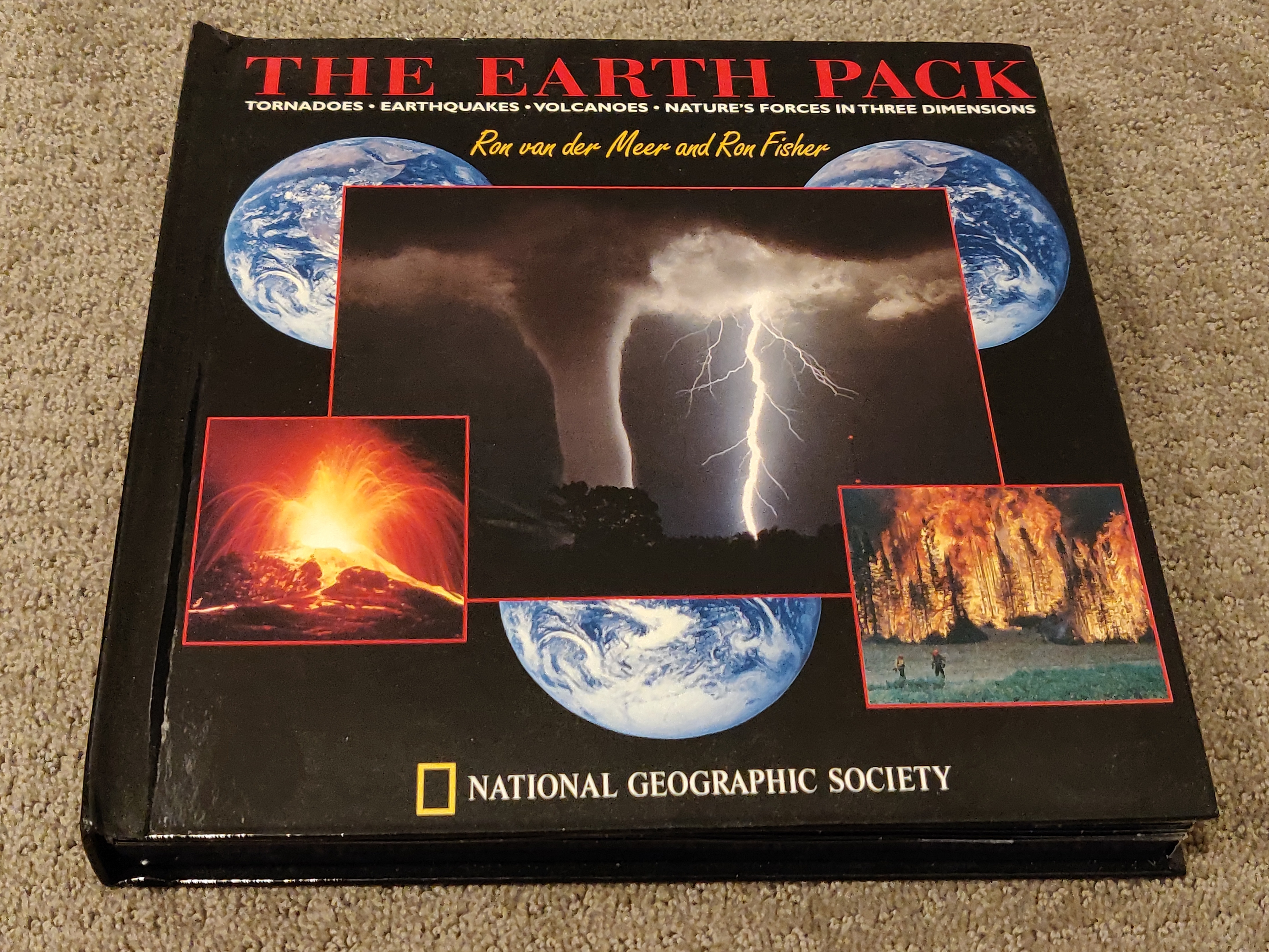 National Geographic Earth Pack: A Three-Dimensional Action Book