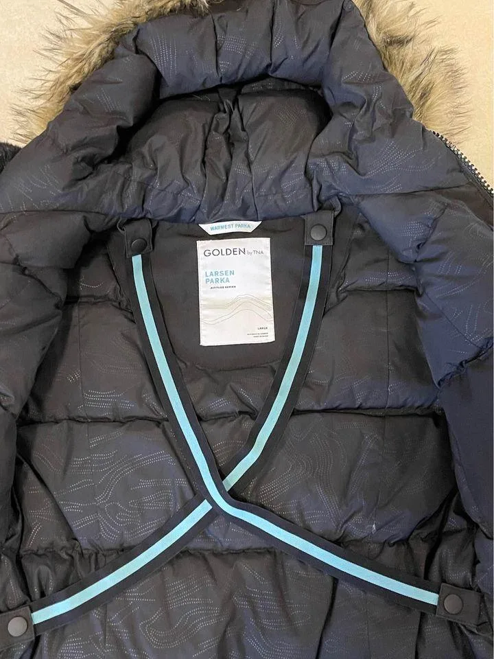 ARITZIA/ TNA Larsen parka Ladies size Large, Great condition! image indicator(5)