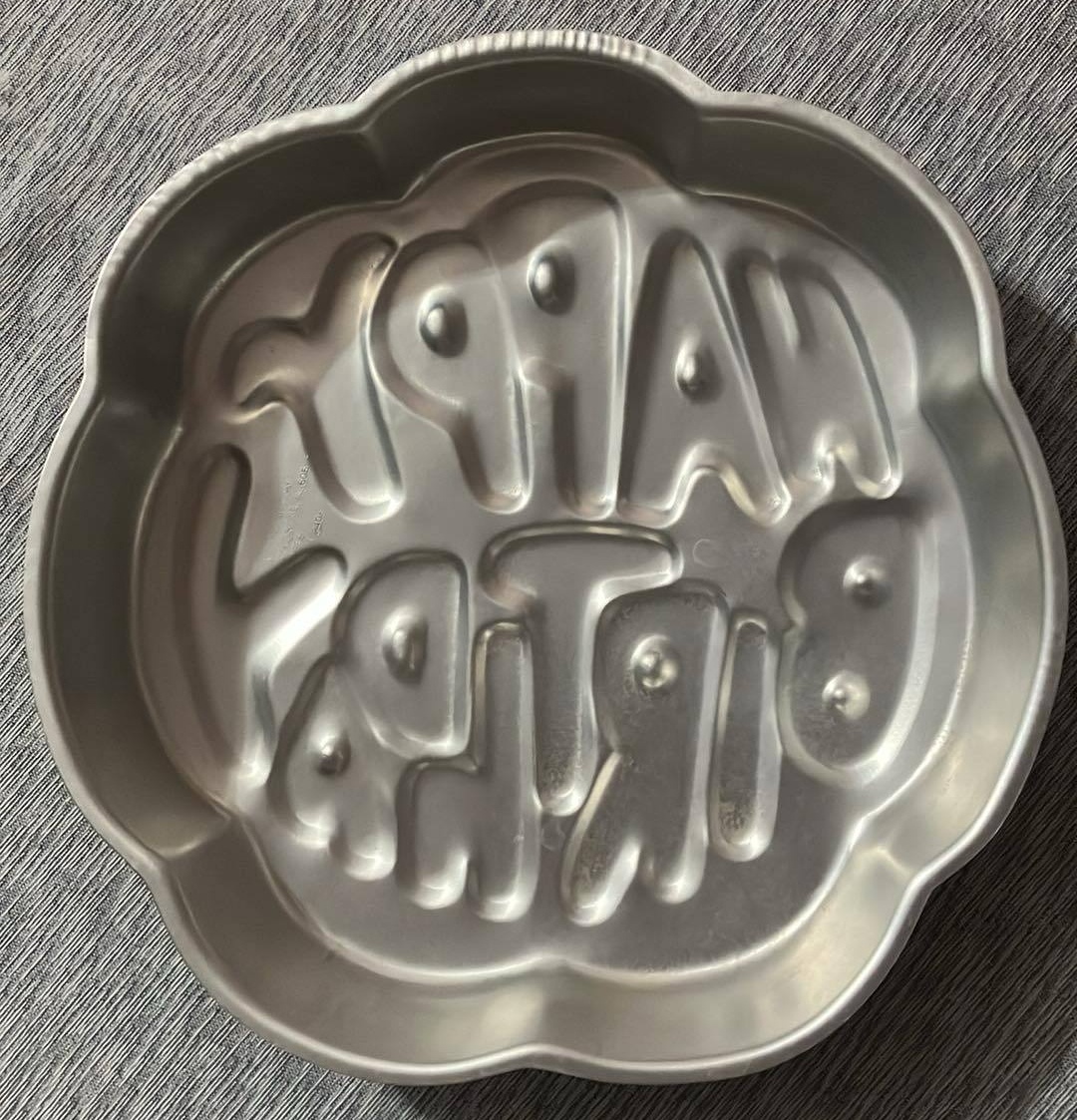 Wilton Happy Birthday Cake Pan - photo 2