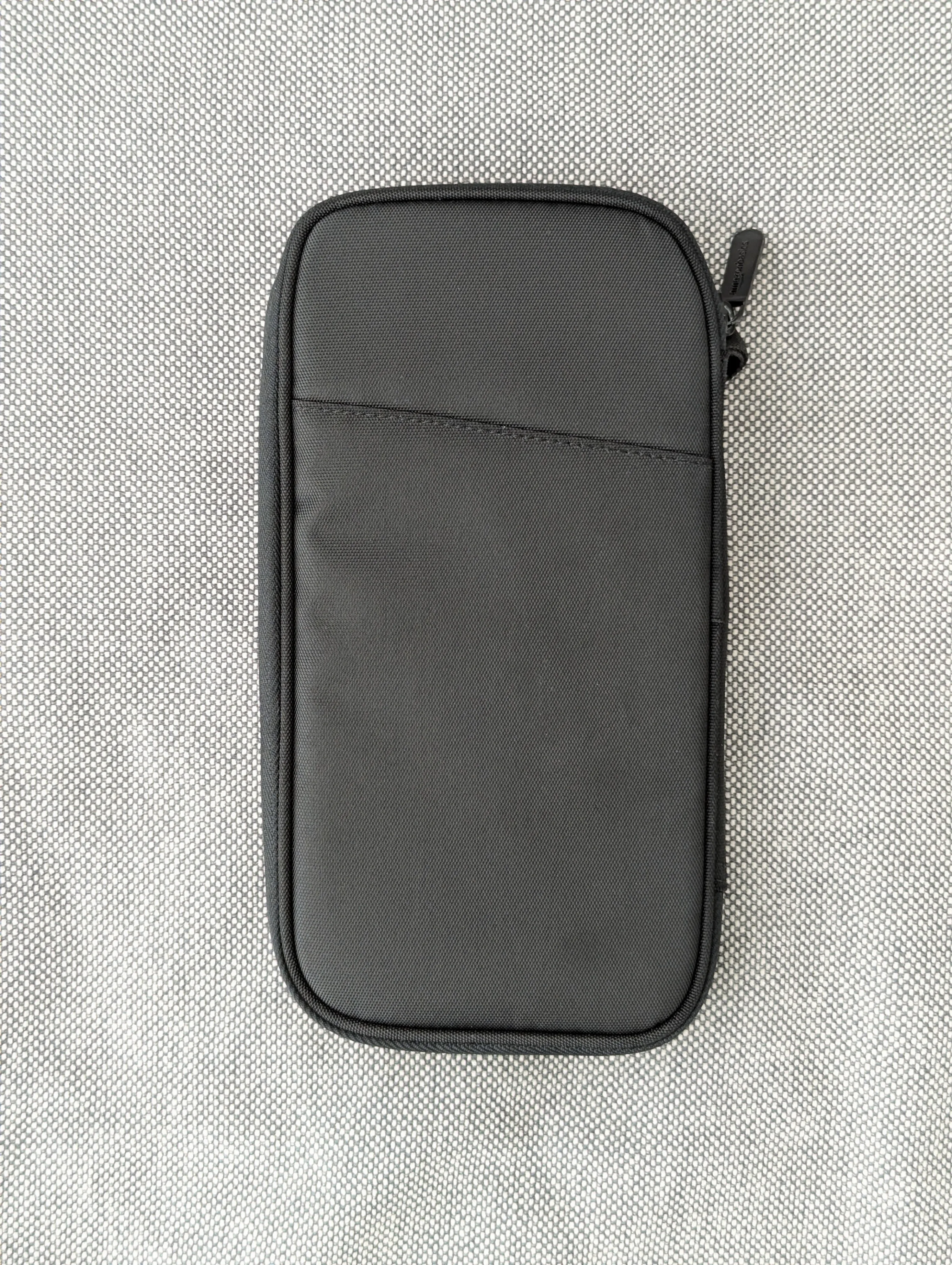 AmazonBasics Travel Organizer image indicator(2)