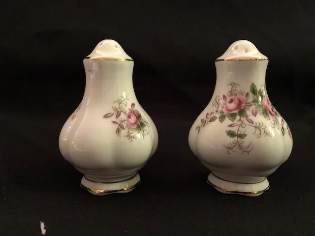 Lavender Rose Sale & Pepper Shakers thumbnail