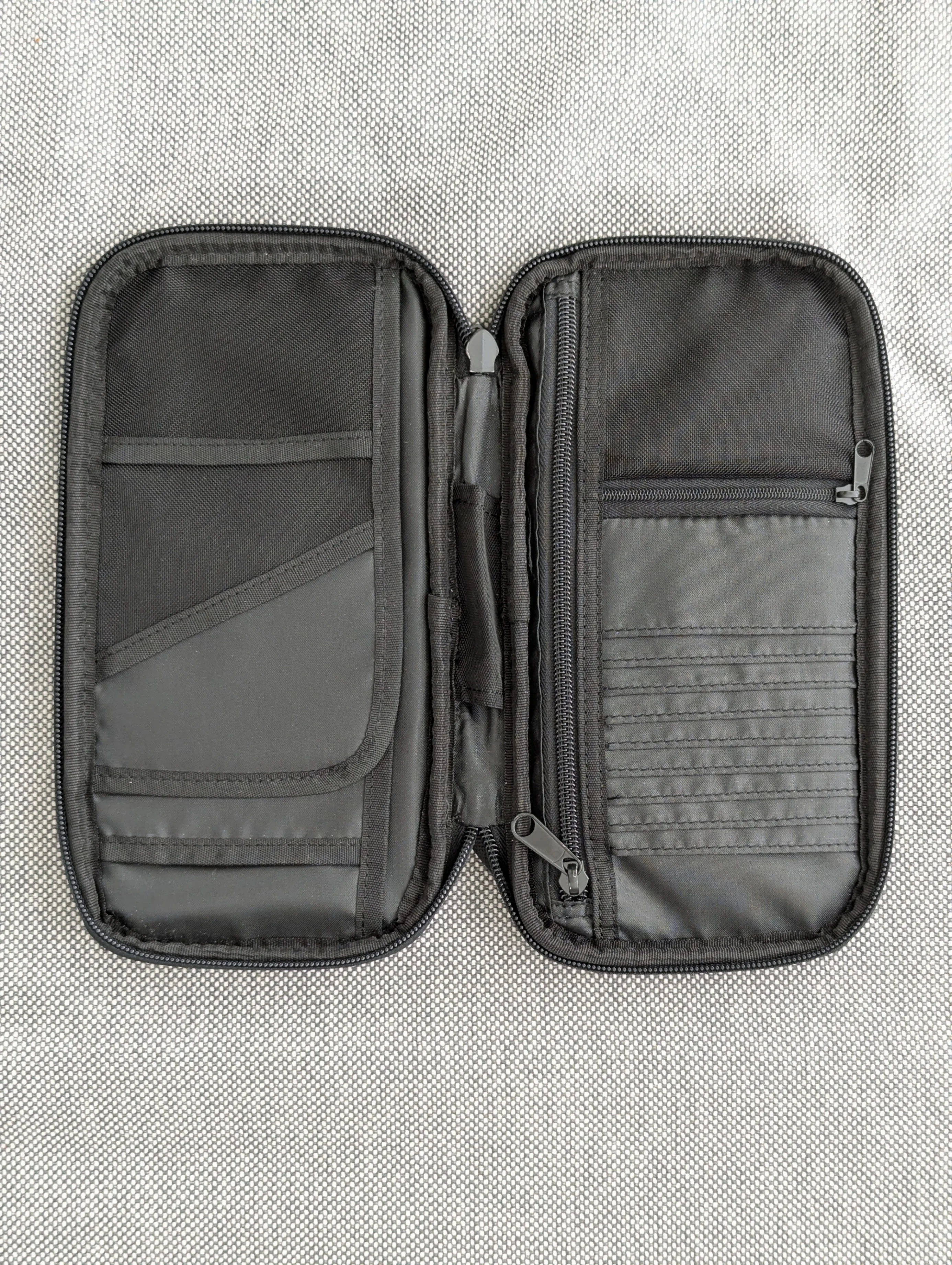 AmazonBasics Travel Organizer image indicator(3)