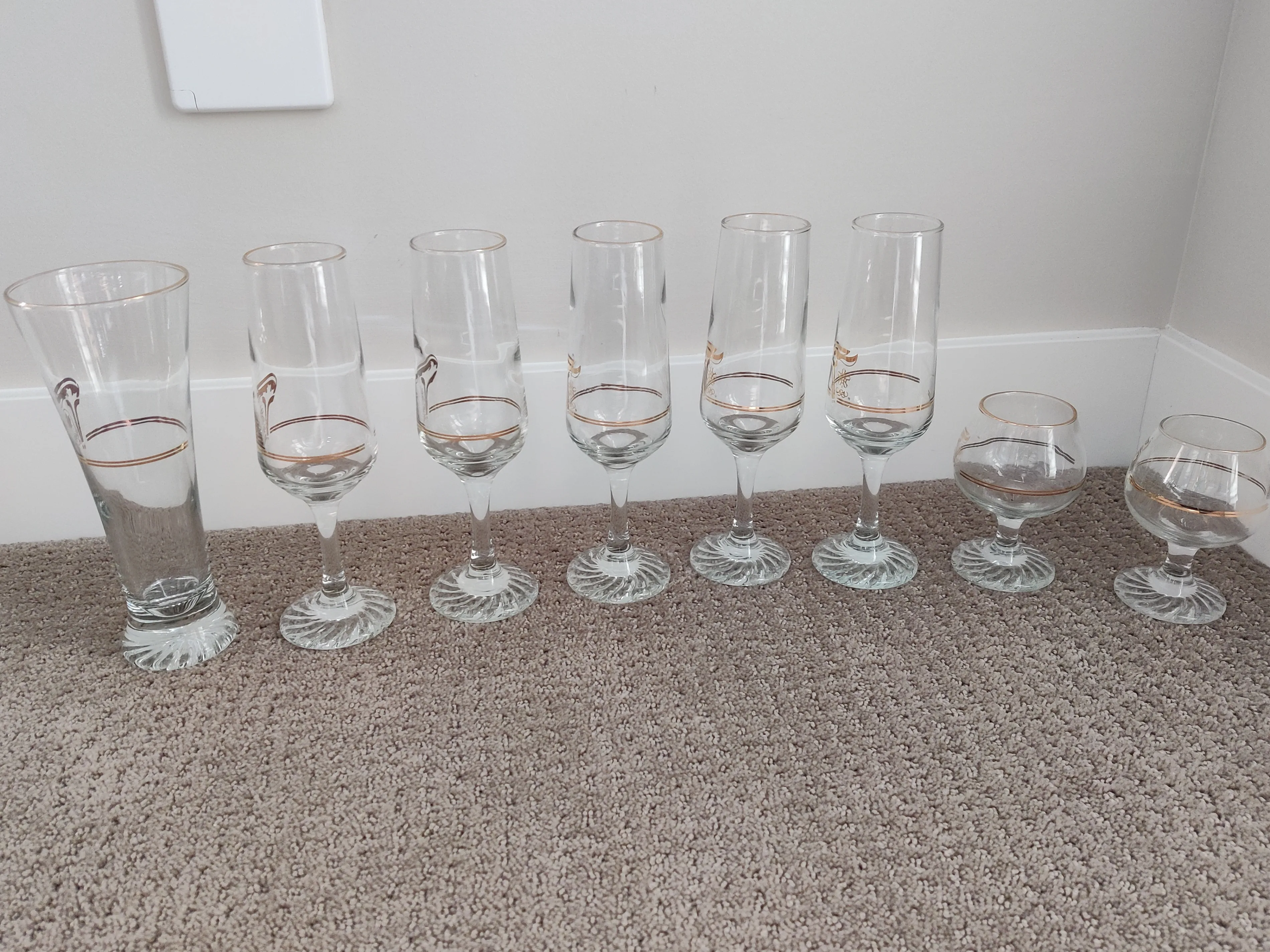 Calgary Winter Olympics 1988 Champagne Flute Sniffer 8 Glasses image indicator(5)