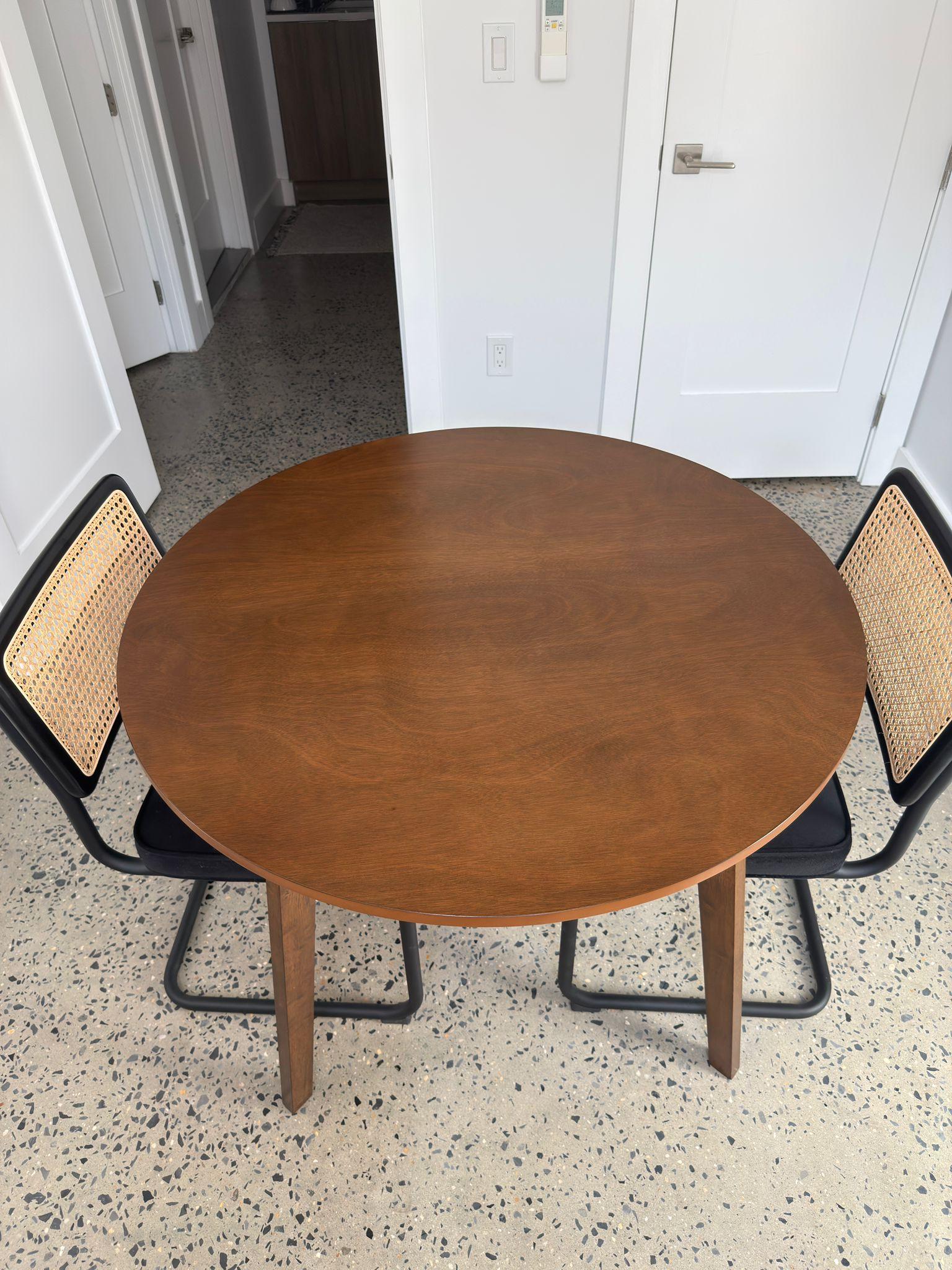 Wooden round dining table 39” - photo 2