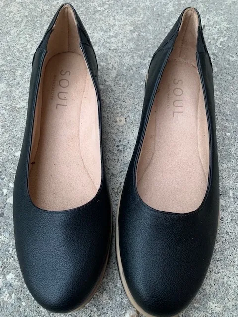 Shoes - Ladies - BRAND NEW - Size 9 thumbnail