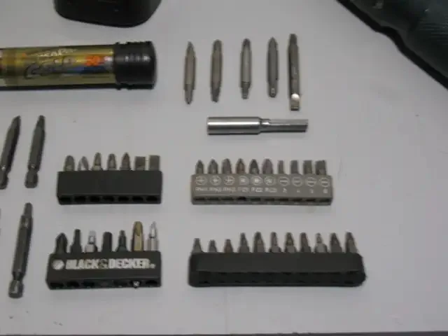 Black and Decker 60 Piece Cordless Screwdriver Set image indicator(4)