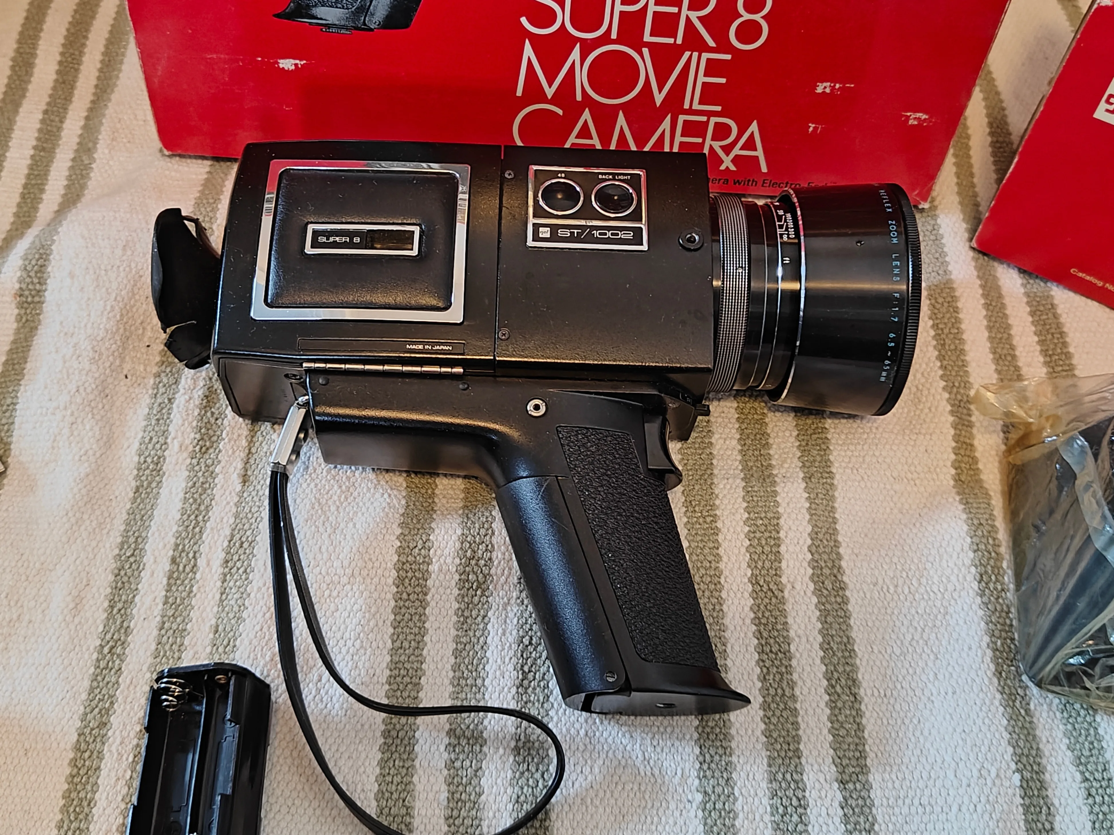 GAF ST/1002 Super 8 Vintage Movie Camera & Light & Lens Hood image indicator(2)