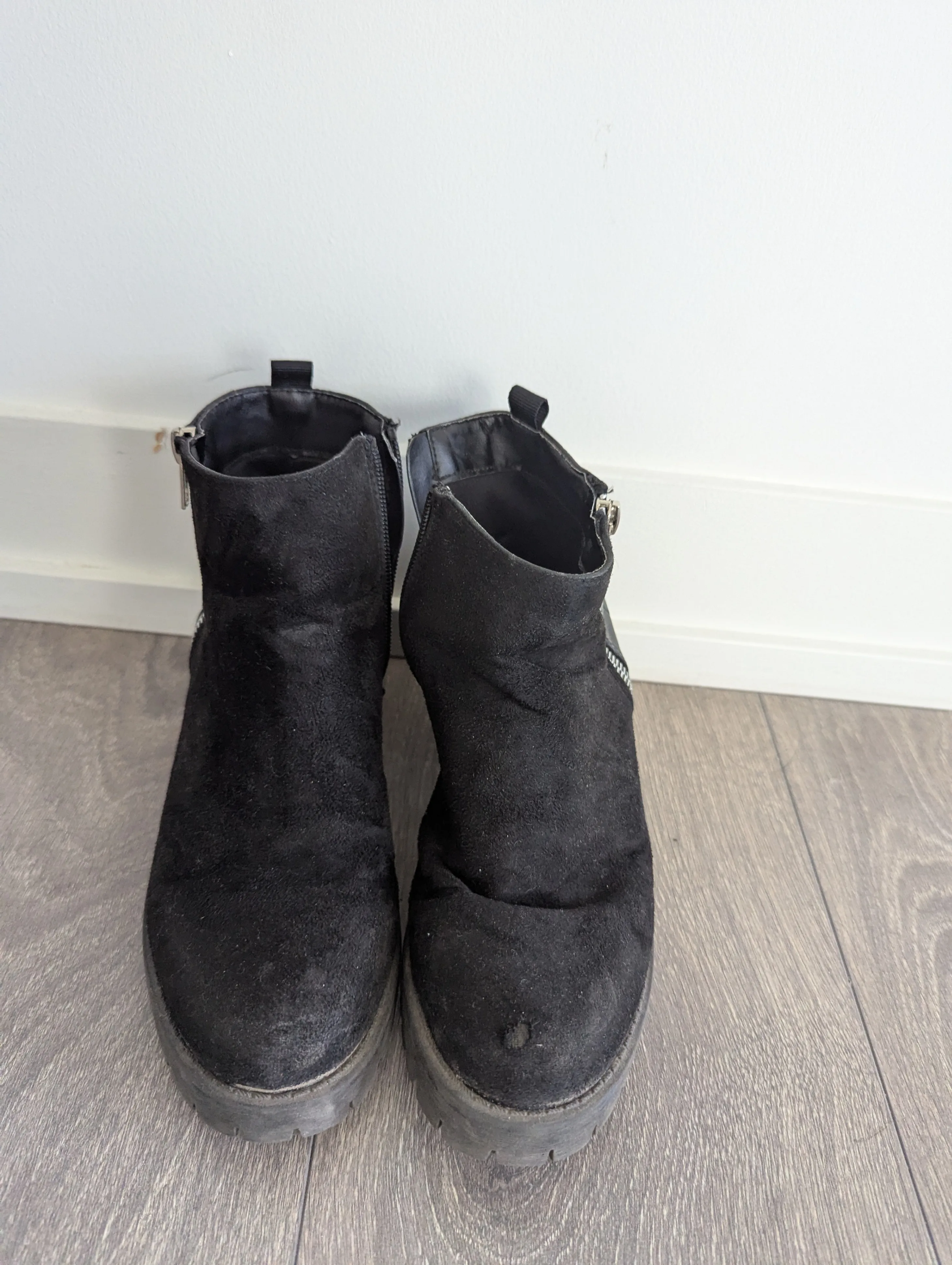 Black Boots thumbnail