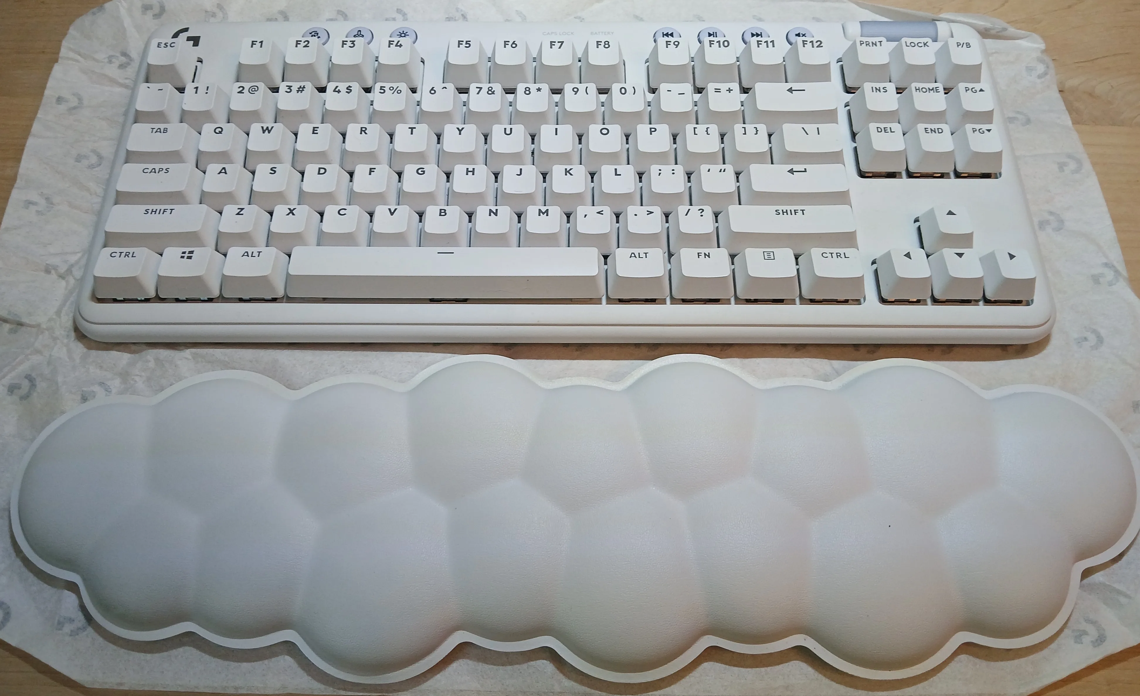 Logitech G715 Wireless Mechanical Gaming Keyboard – White Mist image indicator(4)