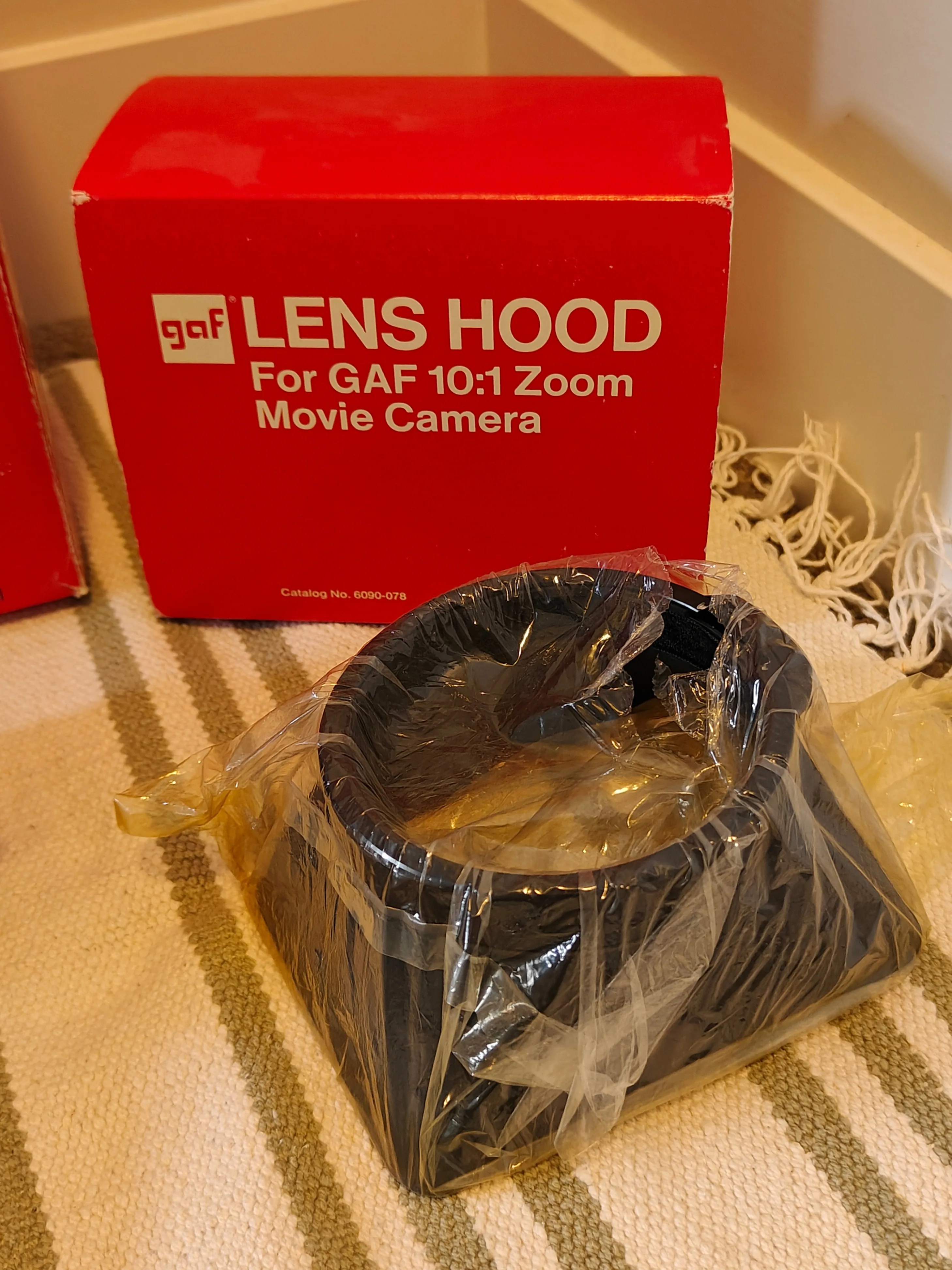 GAF ST/1002 Super 8 Vintage Movie Camera & Light & Lens Hood image indicator(8)