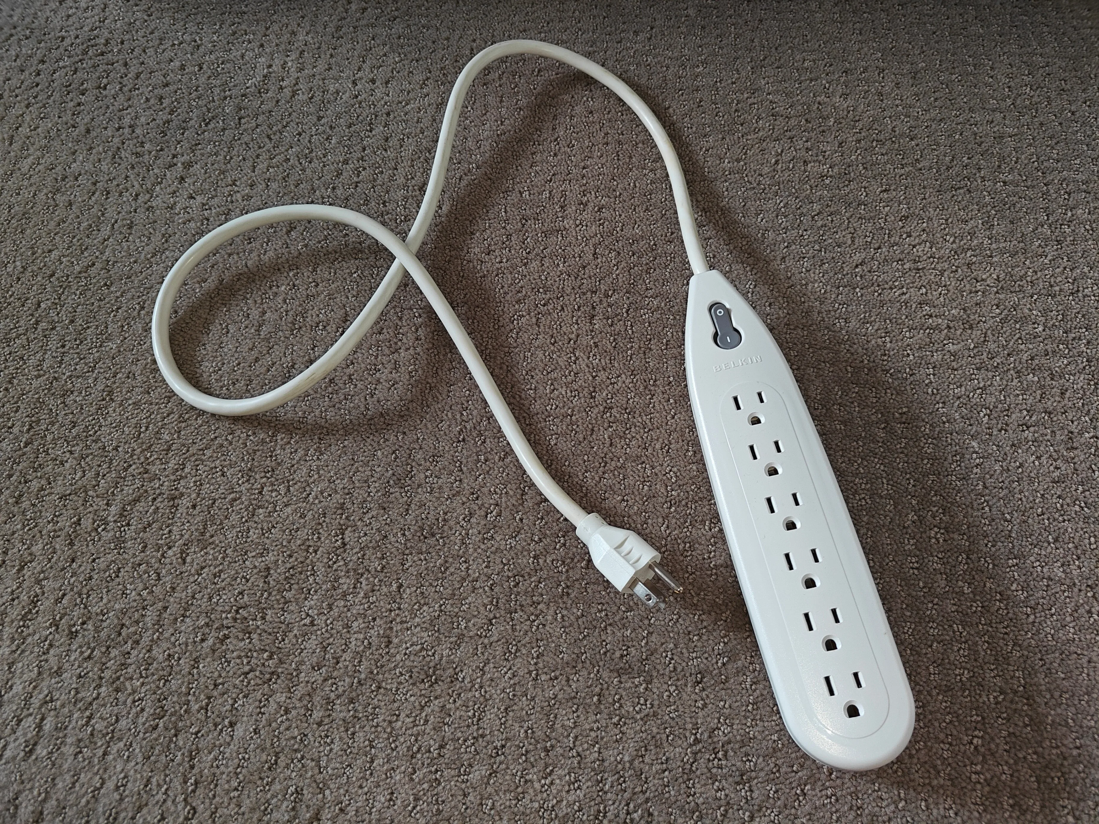 Indoor Power Bar / Power Distribution Strip - 6 Outlets - Belkin thumbnail