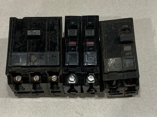 Square D - Bolt on Circuit Breakers thumbnail