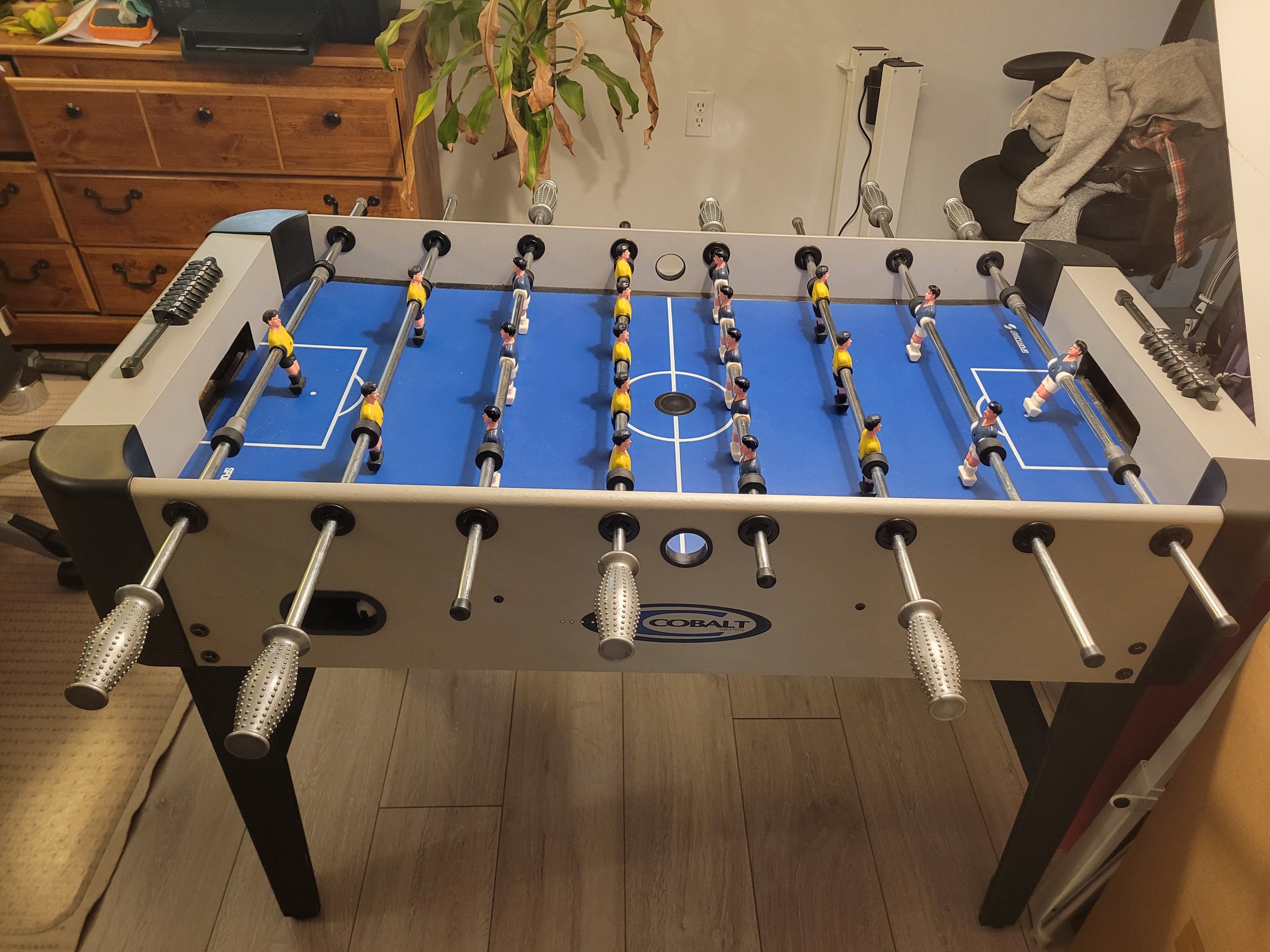 Cobalt Foosball Table – Excellent Condition + 5 Balls Included - photo 4