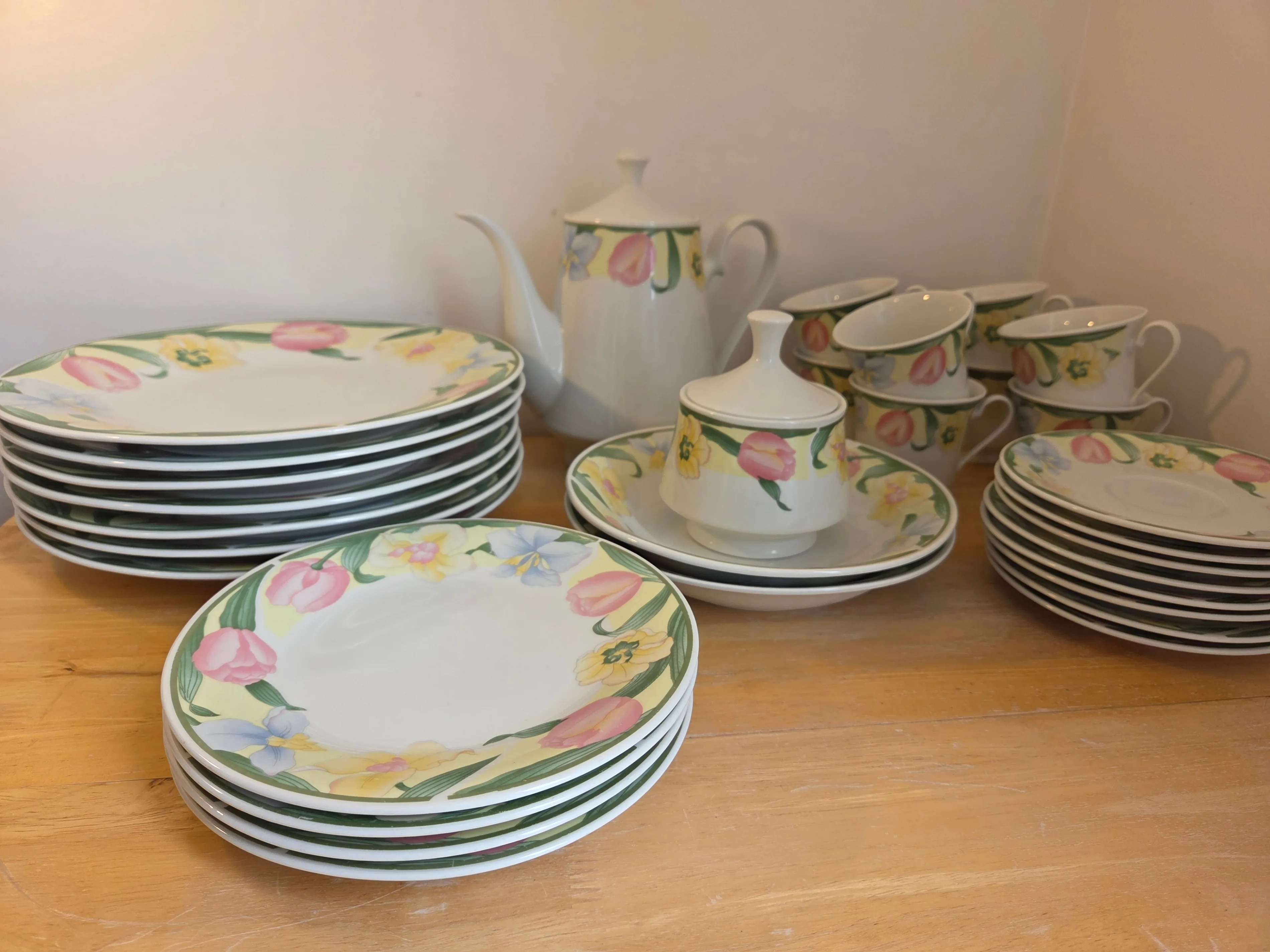 Lynns Fine China – 32-Piece Spring Floral Dinnerware Set thumbnail