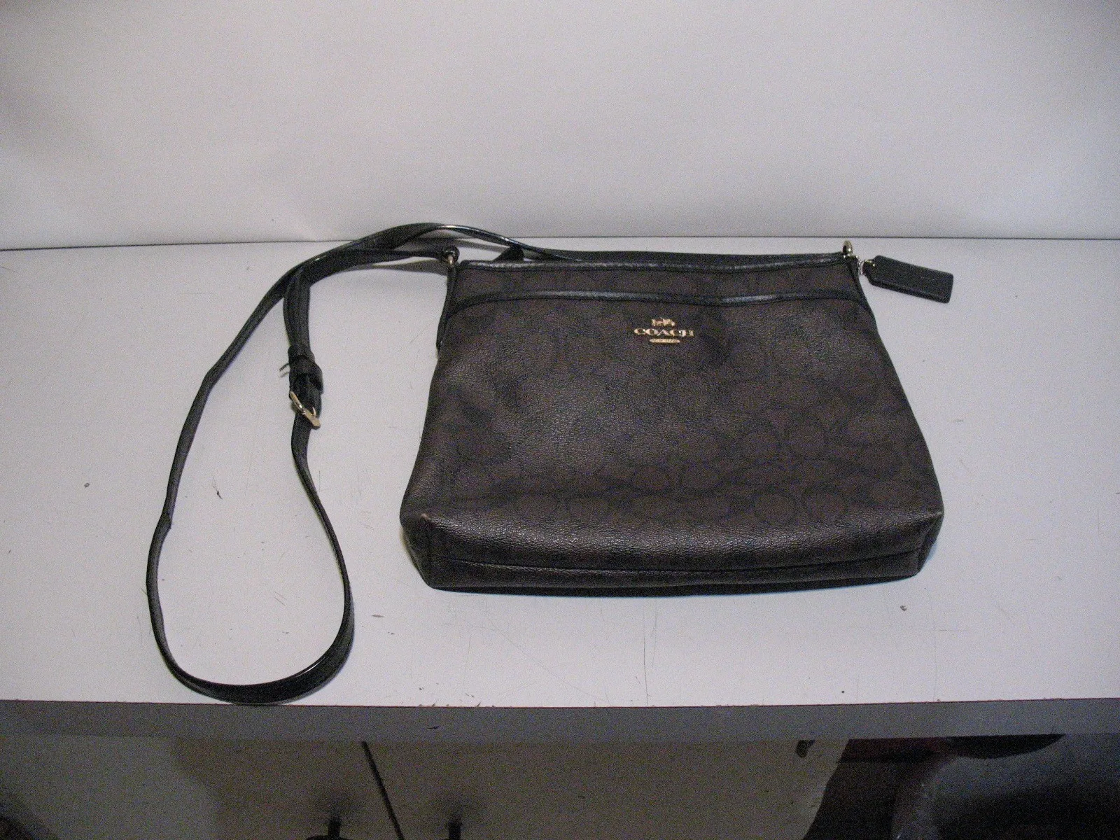 COACH Crossbody Shoulder Bag/Purse, LIKE NEW thumbnail