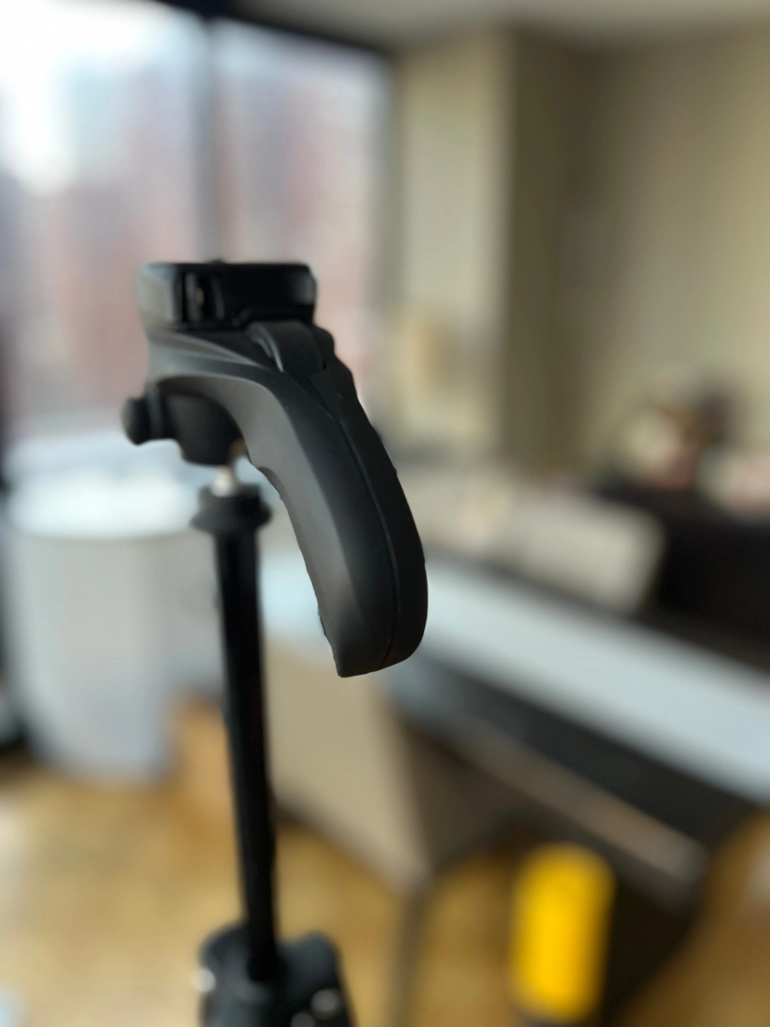 Manfrotto Compact Action Aluminum 5-Section Tripod image indicator(5)