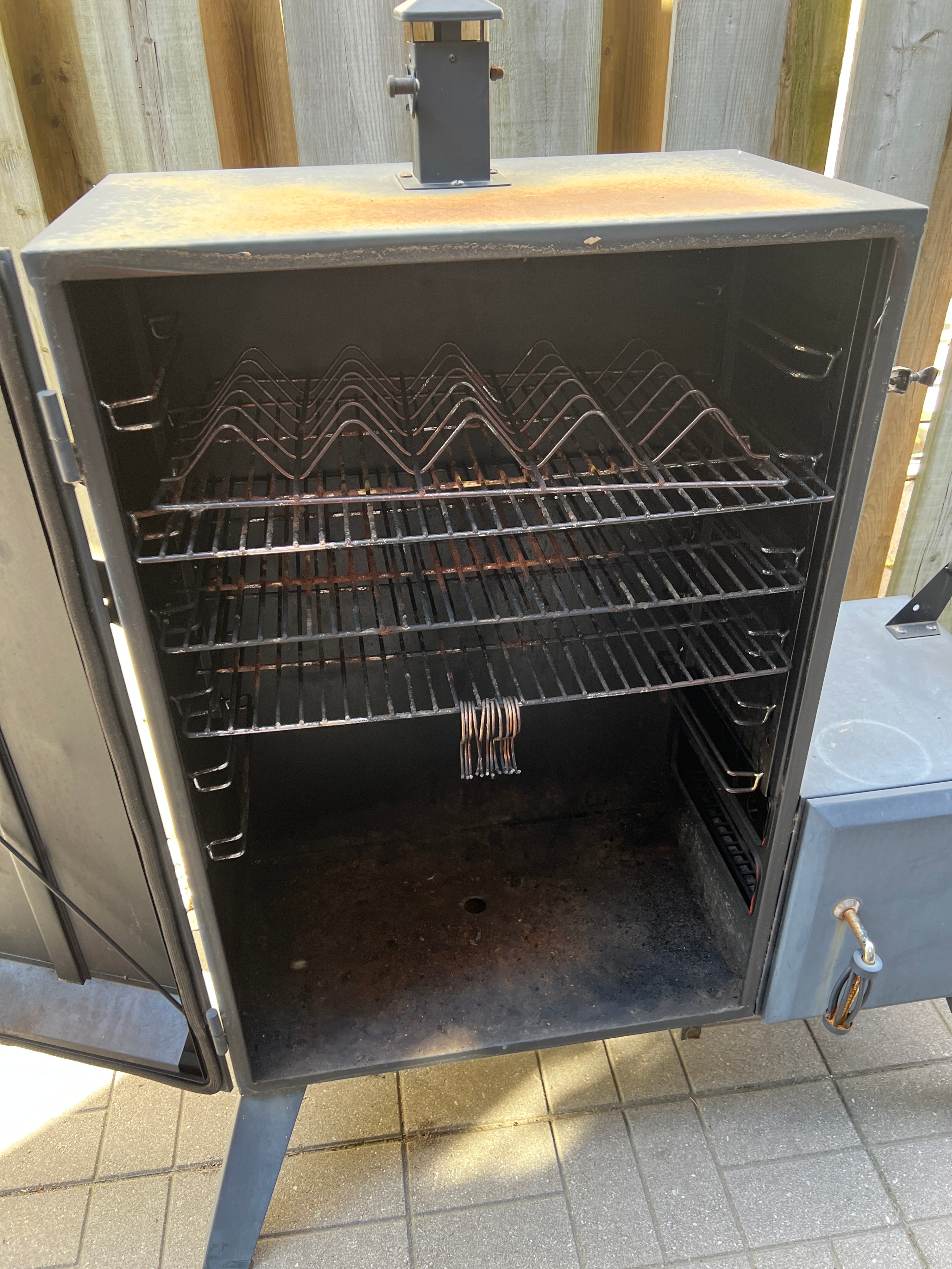 Dyna-Glo DGO1890BDC-D Wide Body Vertical Offset Charcoal Smoker - photo 2