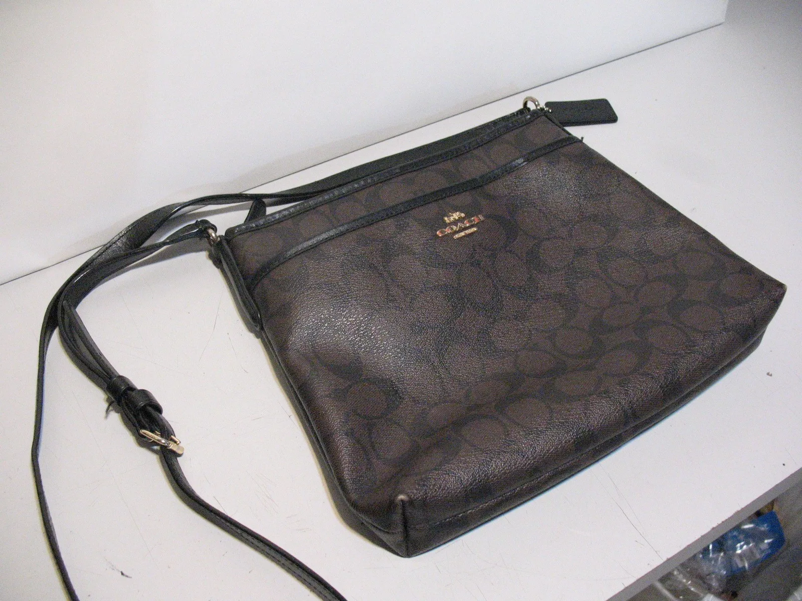 COACH Crossbody Shoulder Bag/Purse, LIKE NEW image indicator(2)