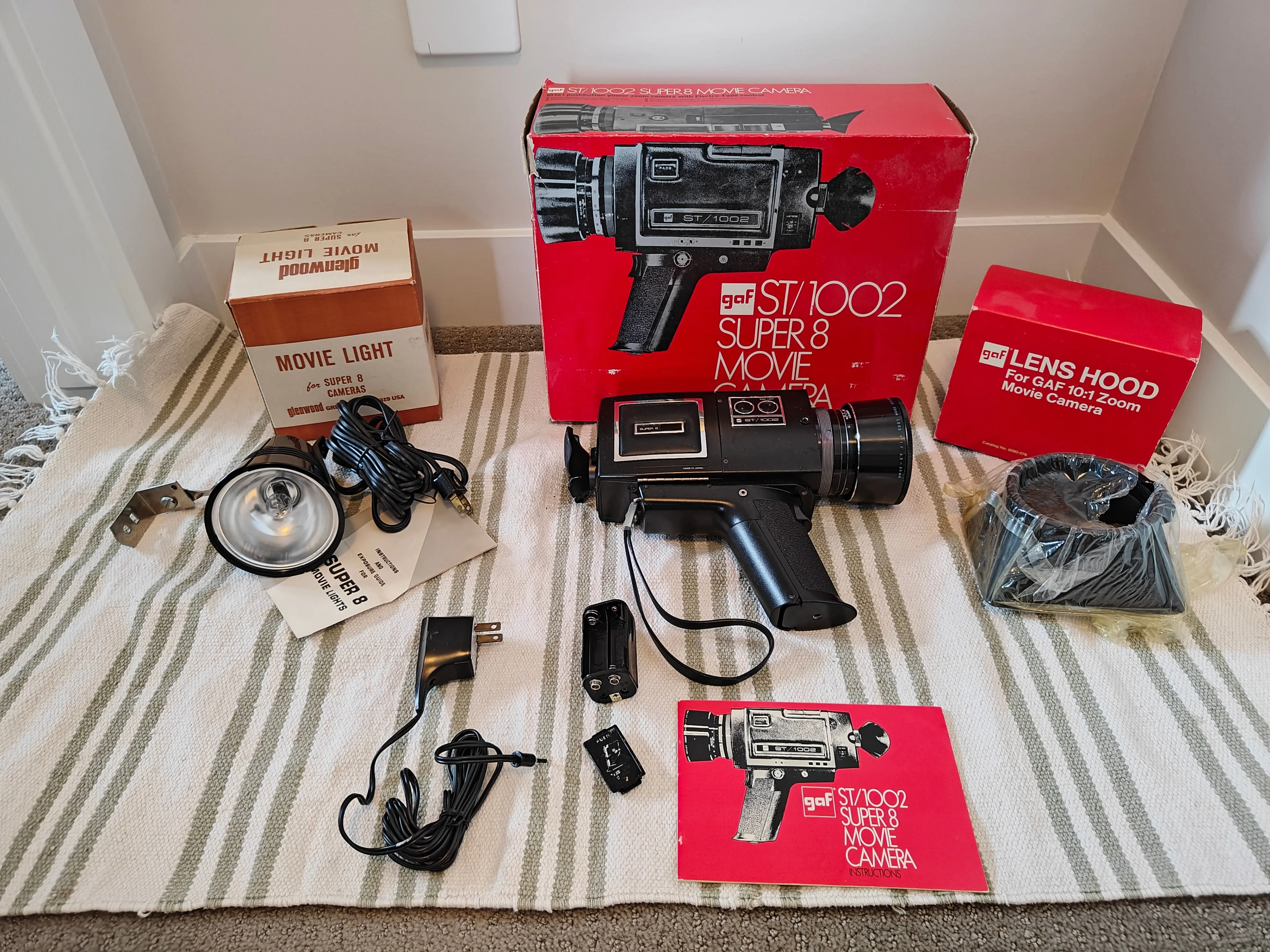 GAF ST/1002 Super 8 Vintage Movie Camera & Light & Lens Hood thumbnail