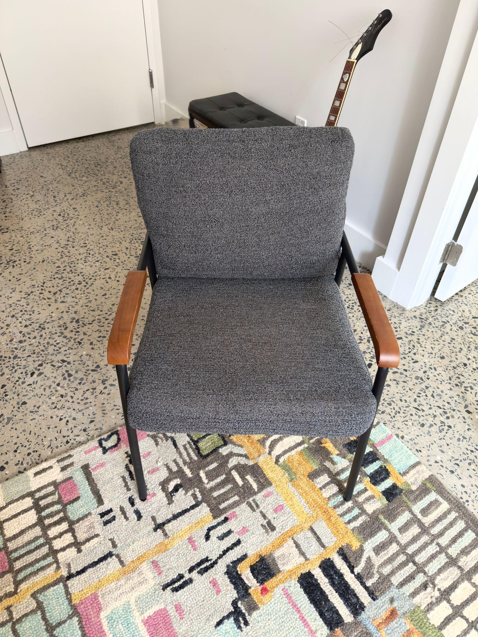 Accent armchair