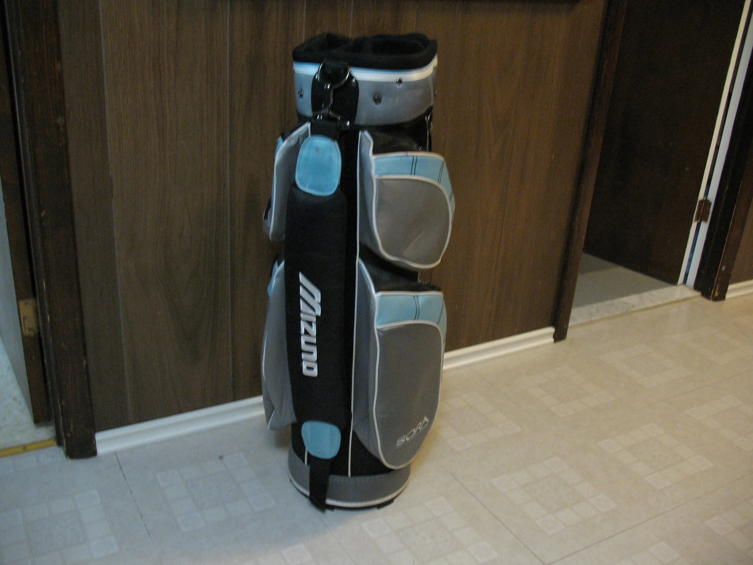 MIZUNO Golf Bag with Free Mizuno Putter, LIKE NEW thumbnail