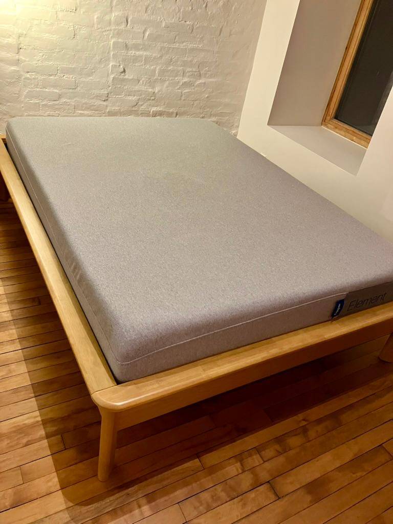 Full size Oakwood bed and casper sleep element mattress