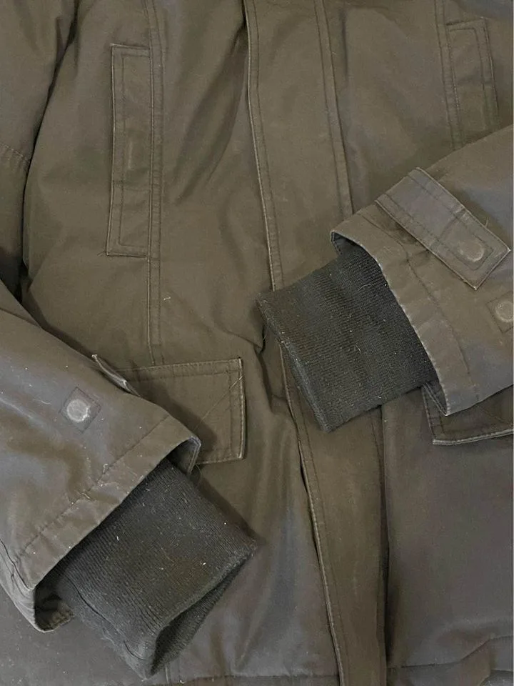 ARITZIA/ TNA Larsen parka Ladies size Large, Great condition! image indicator(3)