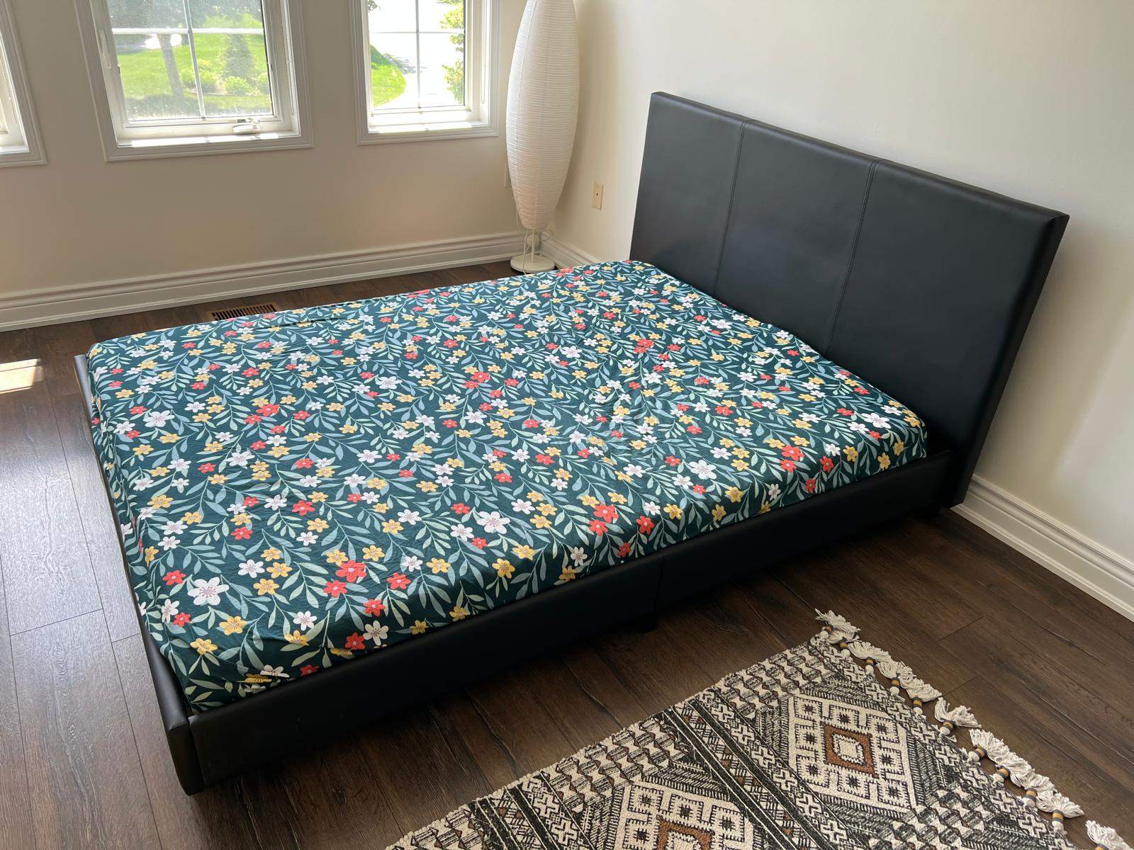 South Shore Queen Platform Bed (incl. mattress)